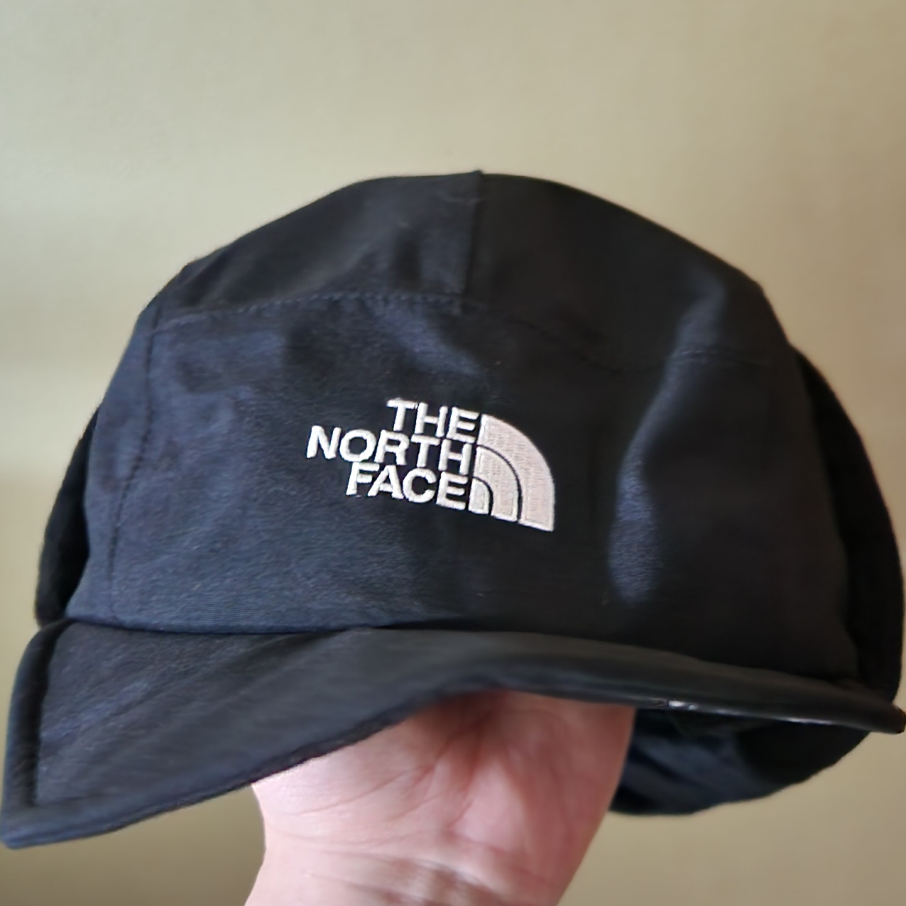 The North Face Gore-Tex Earmuff Cap Black 착용 스타일