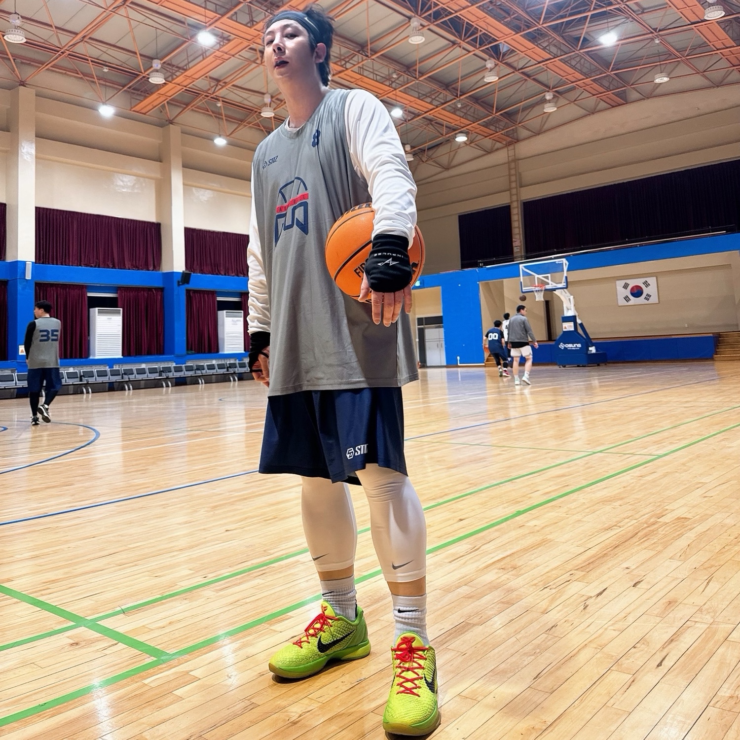 Nike Kobe VI Grinch 착용 스타일