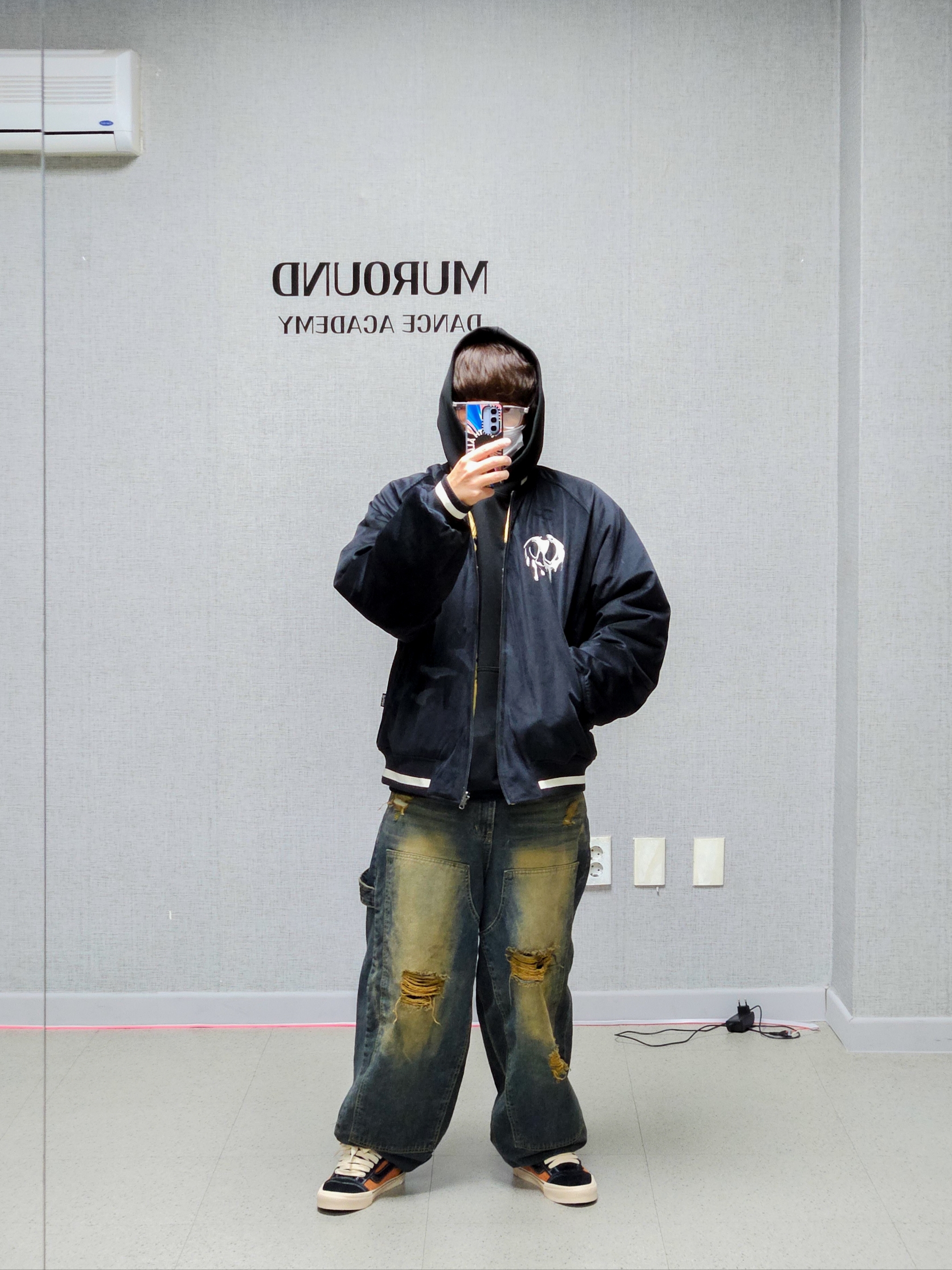 Vans x Disney 100th Anniversary Knu Skool Black, [KREAM 단독] ADSB Andersson Bell Raptor Layered Cargo Pants Indigo Green 착용 스타일 - 1