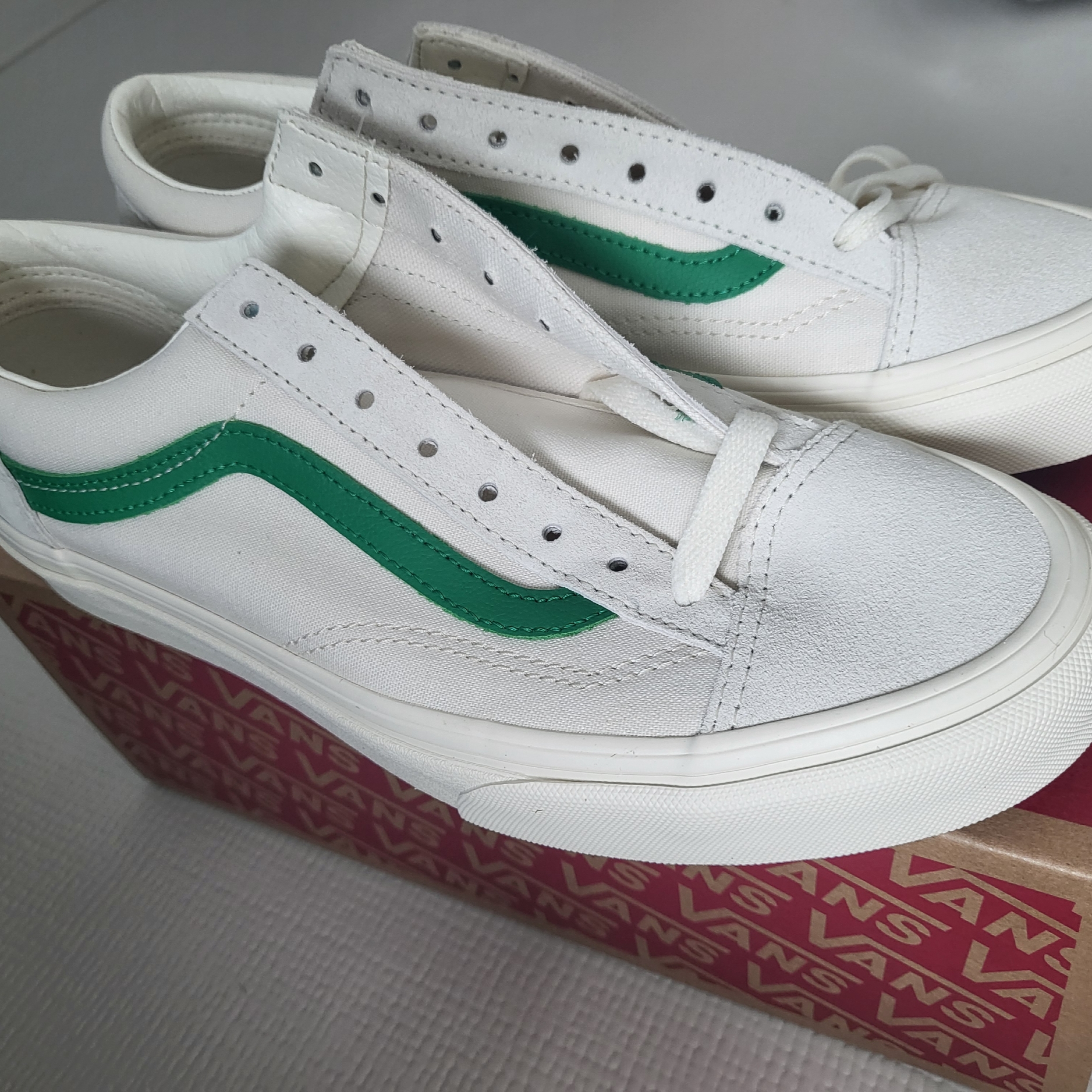 Vans Style 36 Marshmallow Jolly Green 착용 스타일