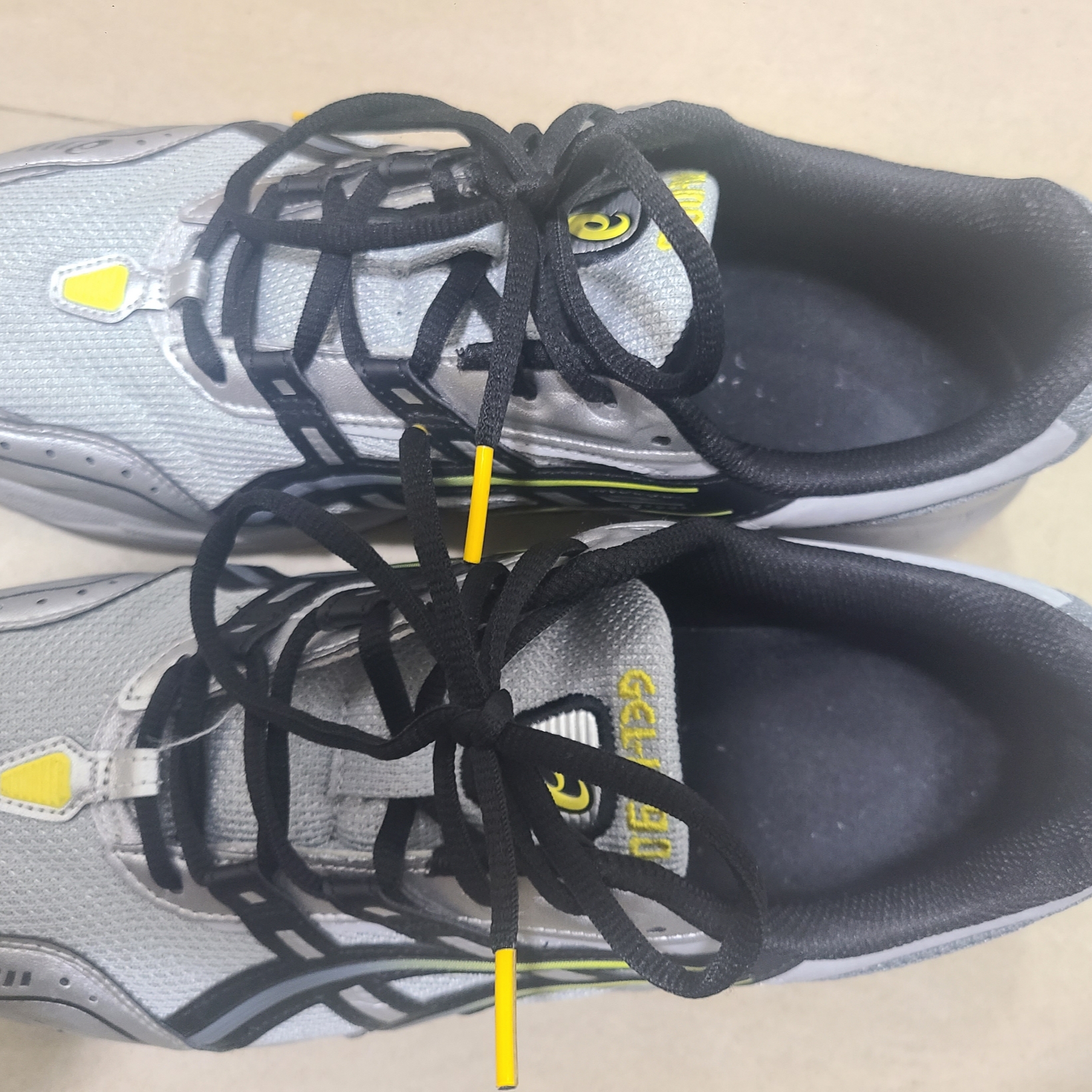 Asics Gel-1090 Mid Grey Black 착용 스타일