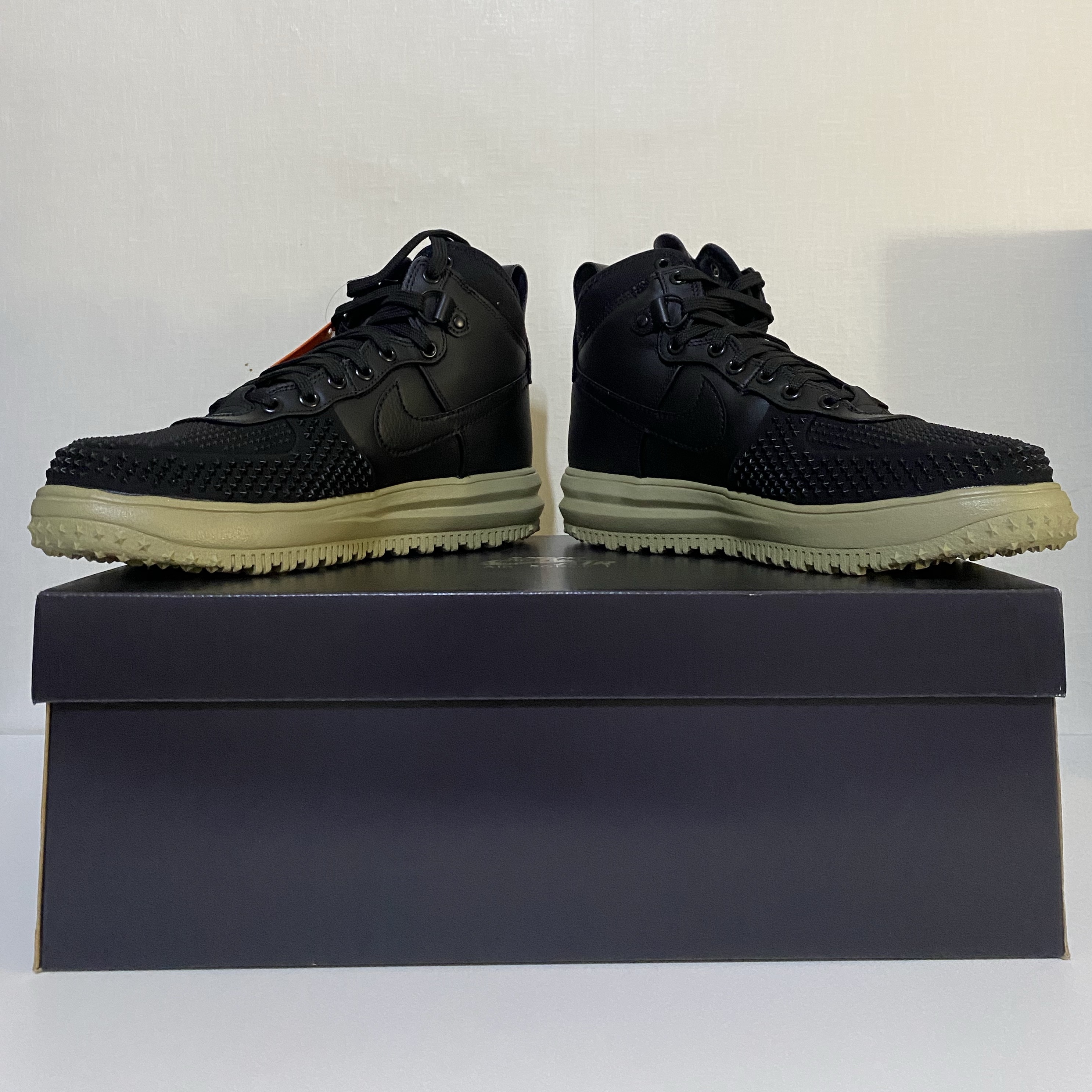 Nike Lunar Force 1 Duckboot Black Neutral Olive 착용 스타일 - 2
