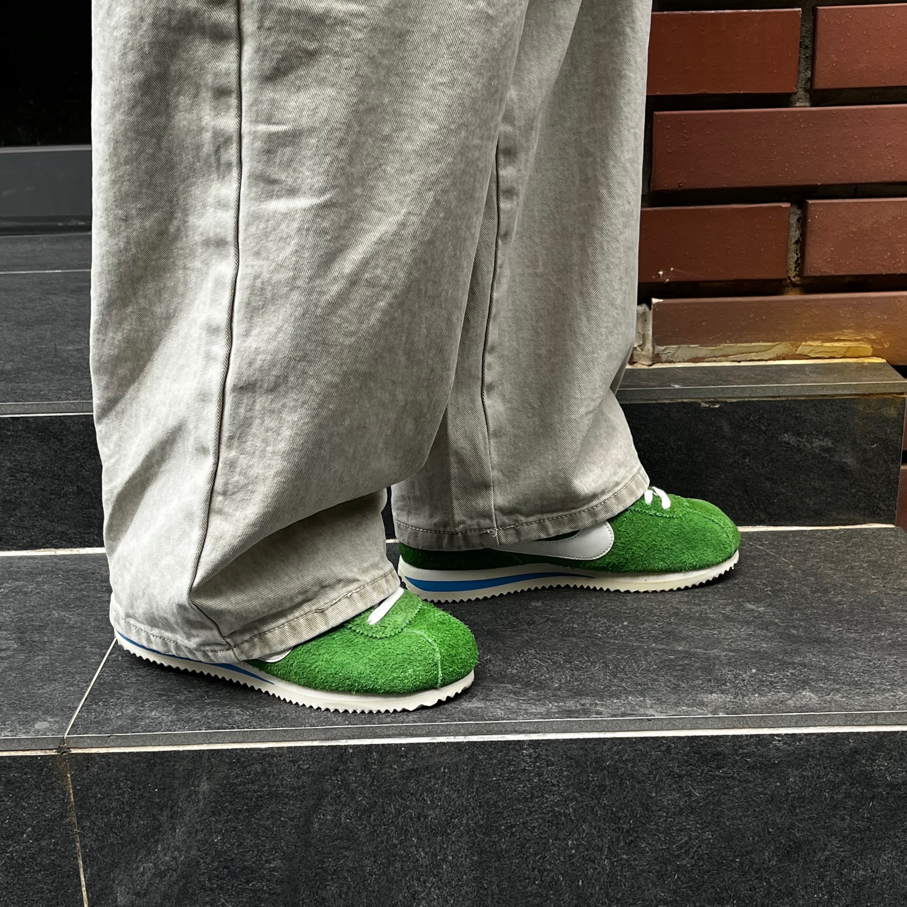 (W) Nike Cortez Vintage Chlorophyll Suede 착용 스타일