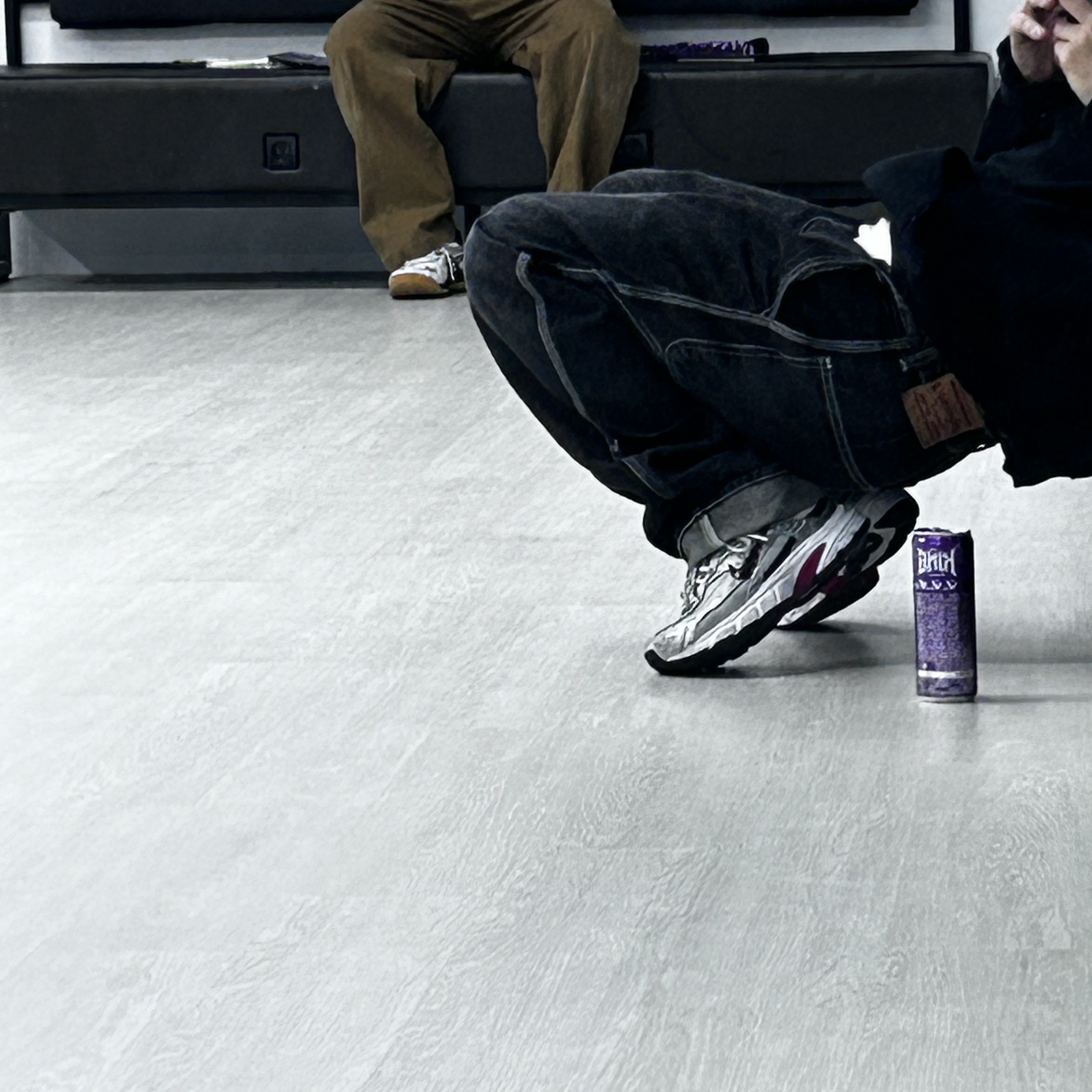 Nike Initiator Metallic Silver Black 착용 스타일