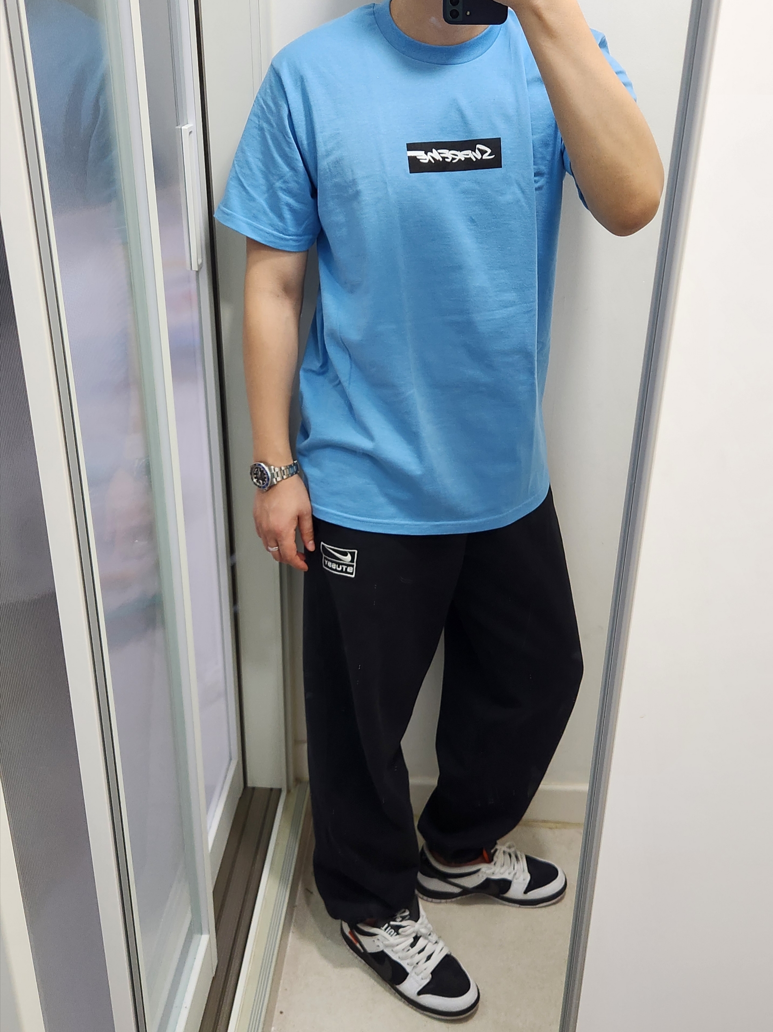 Supreme Futura Box Logo T-Shirt Bright Blue - 24SS, Nike x Stussy NRG Washed Fleece Pants Black (DO5296-010) 착용 스타일