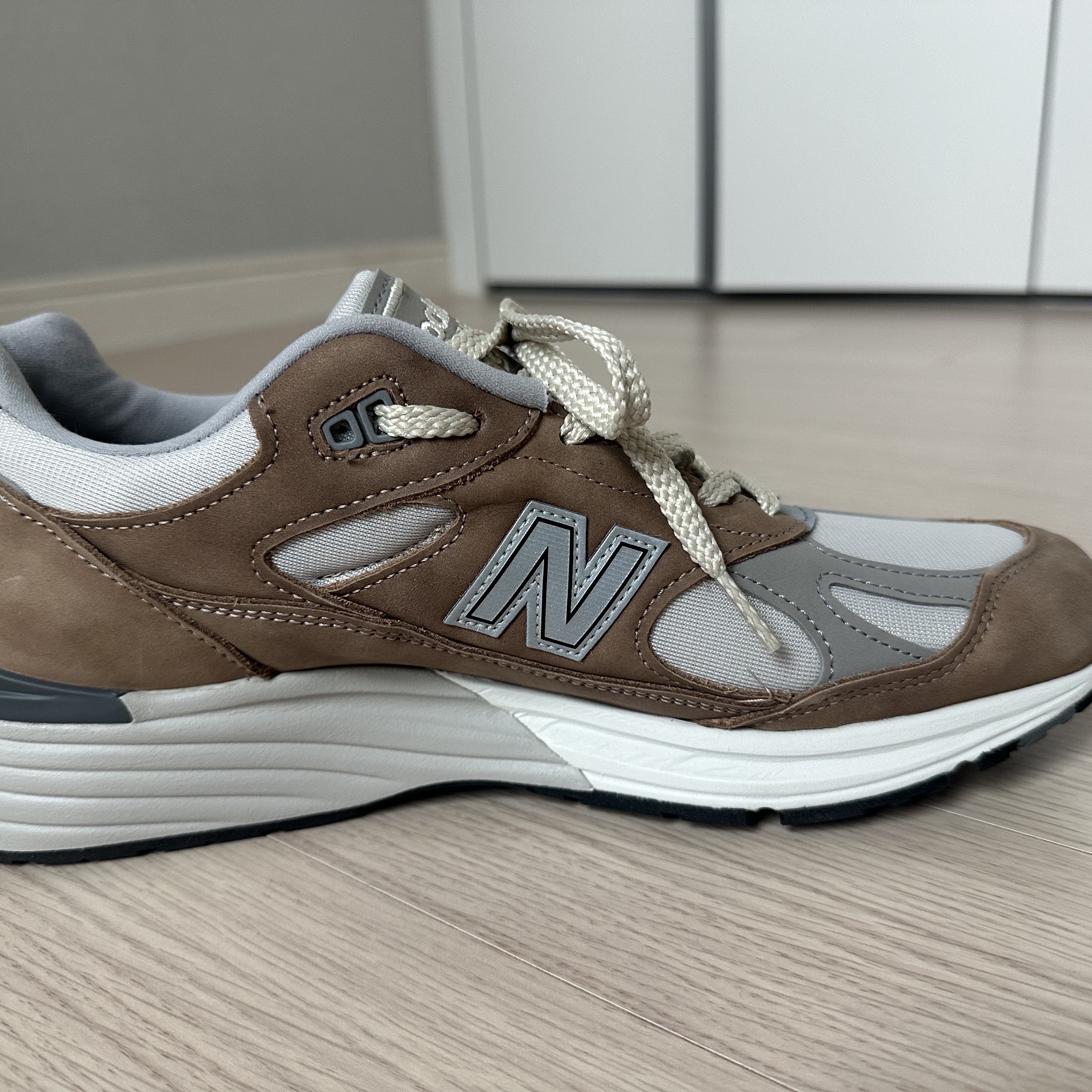New Balance 991v2 Made in UK Coco Mocca 착용 스타일 - 3