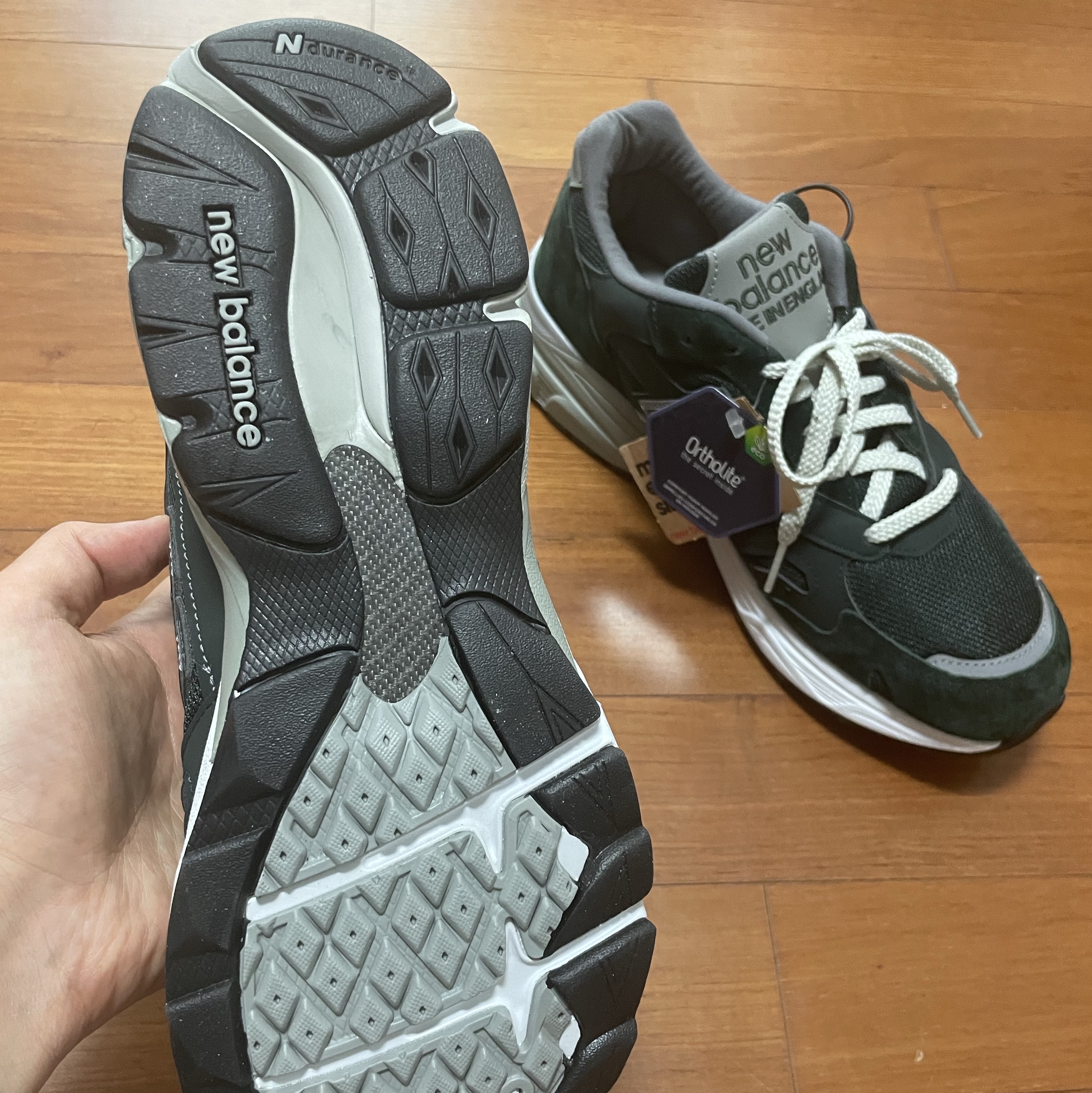 New Balance 920 Made in UK Green Grey 착용 스타일 - 3