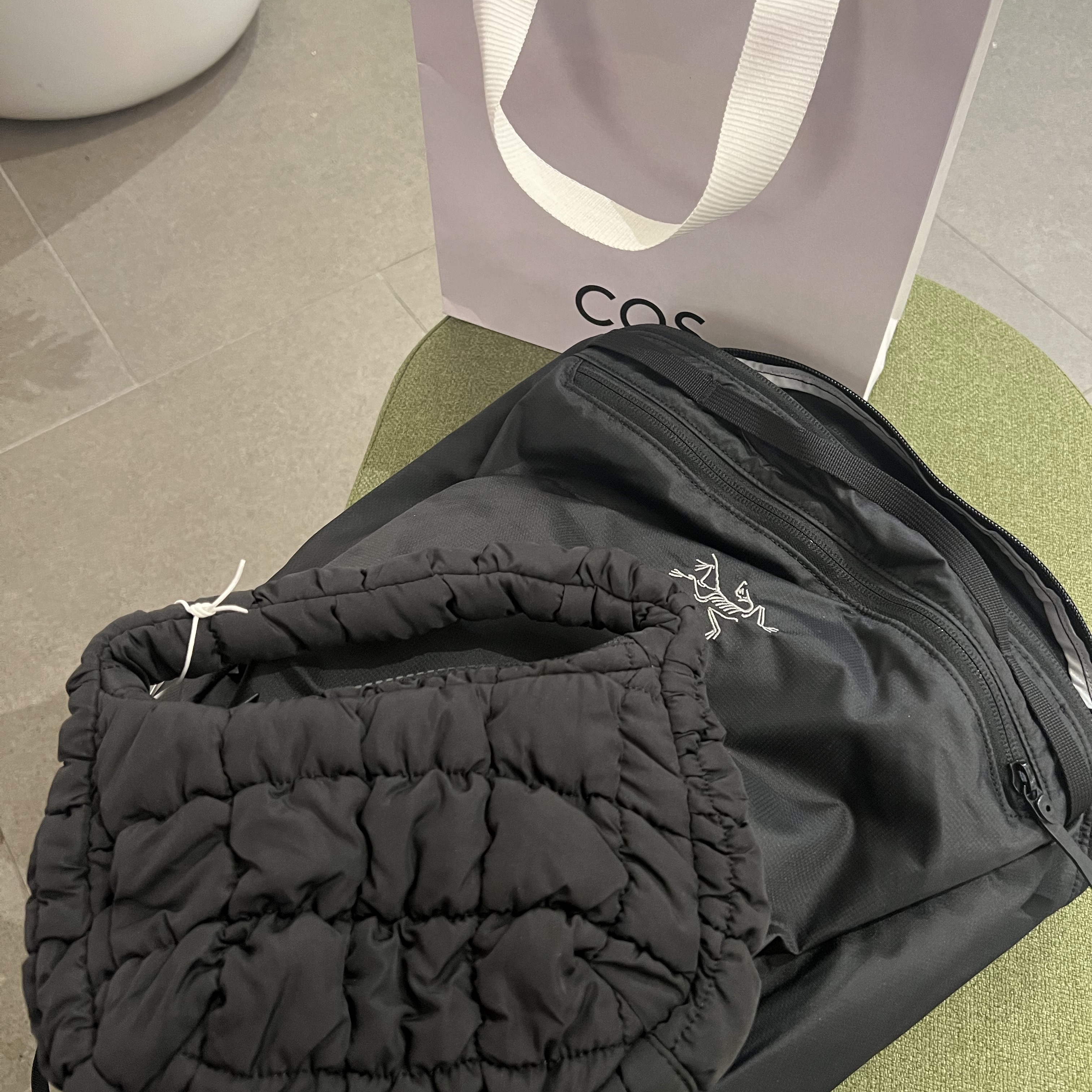 Arc'teryx Heliad 15 Backpack Black 착용 스타일