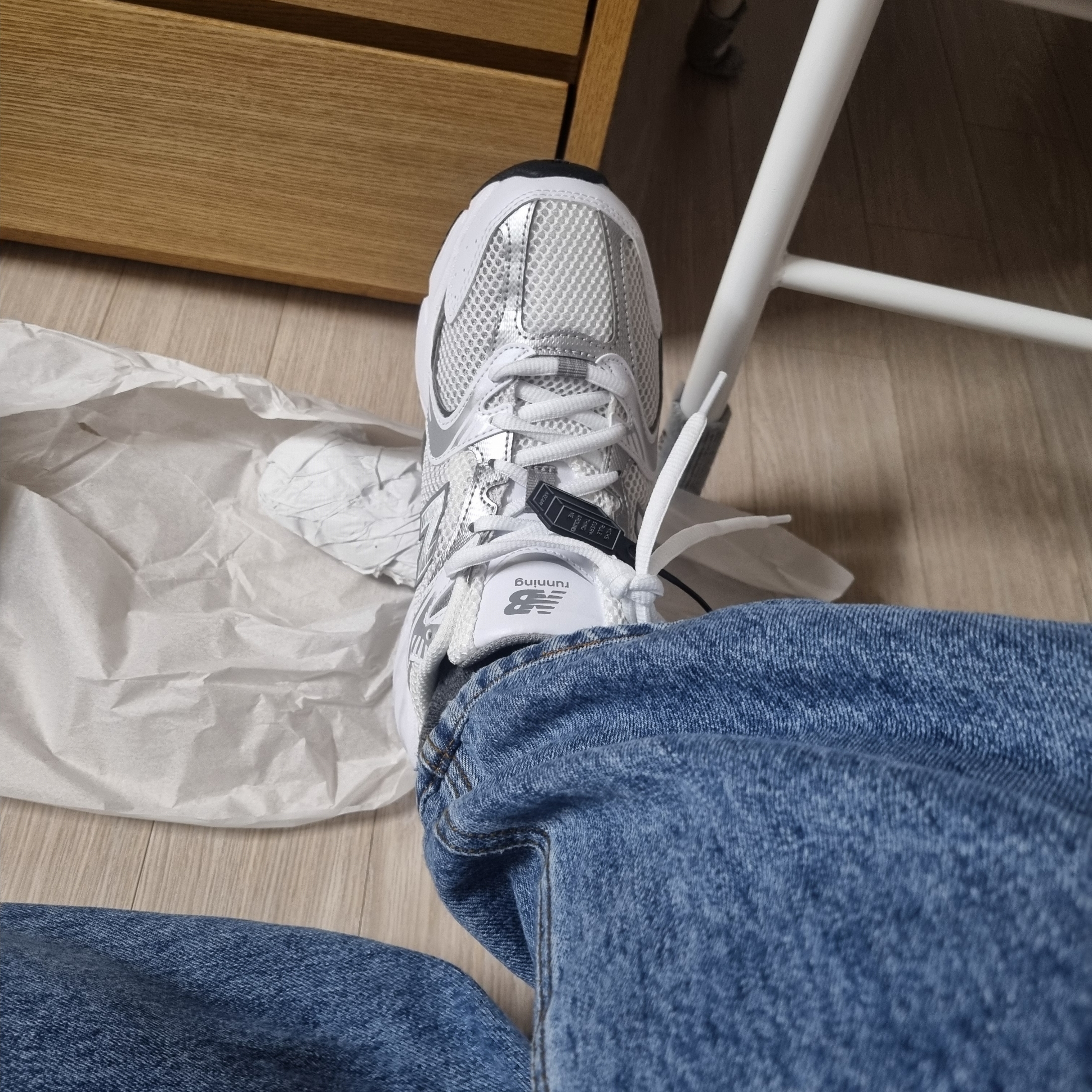 New Balance 530 White Silver 착용 스타일