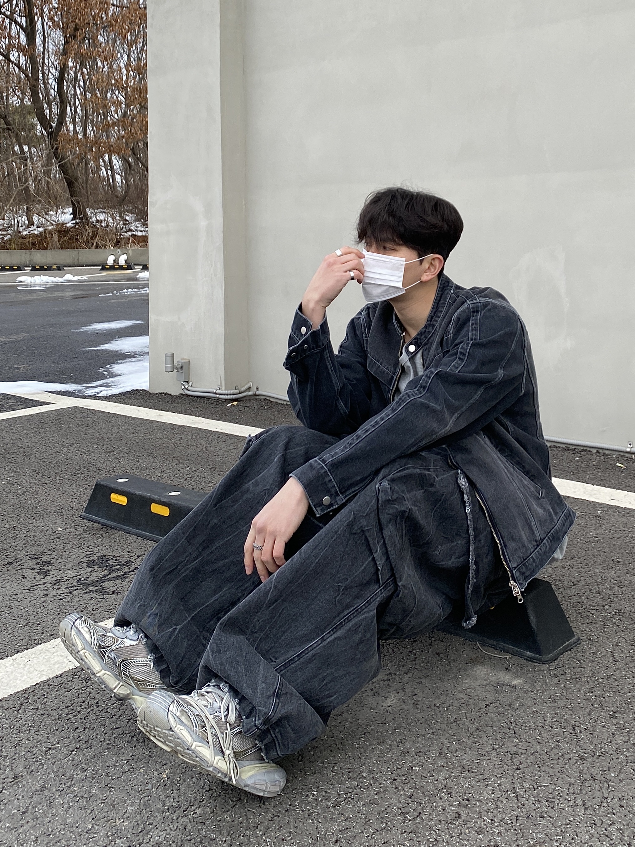 (W) Balenciaga 3XL Sneakers Light Beige 착용 스타일 - 1