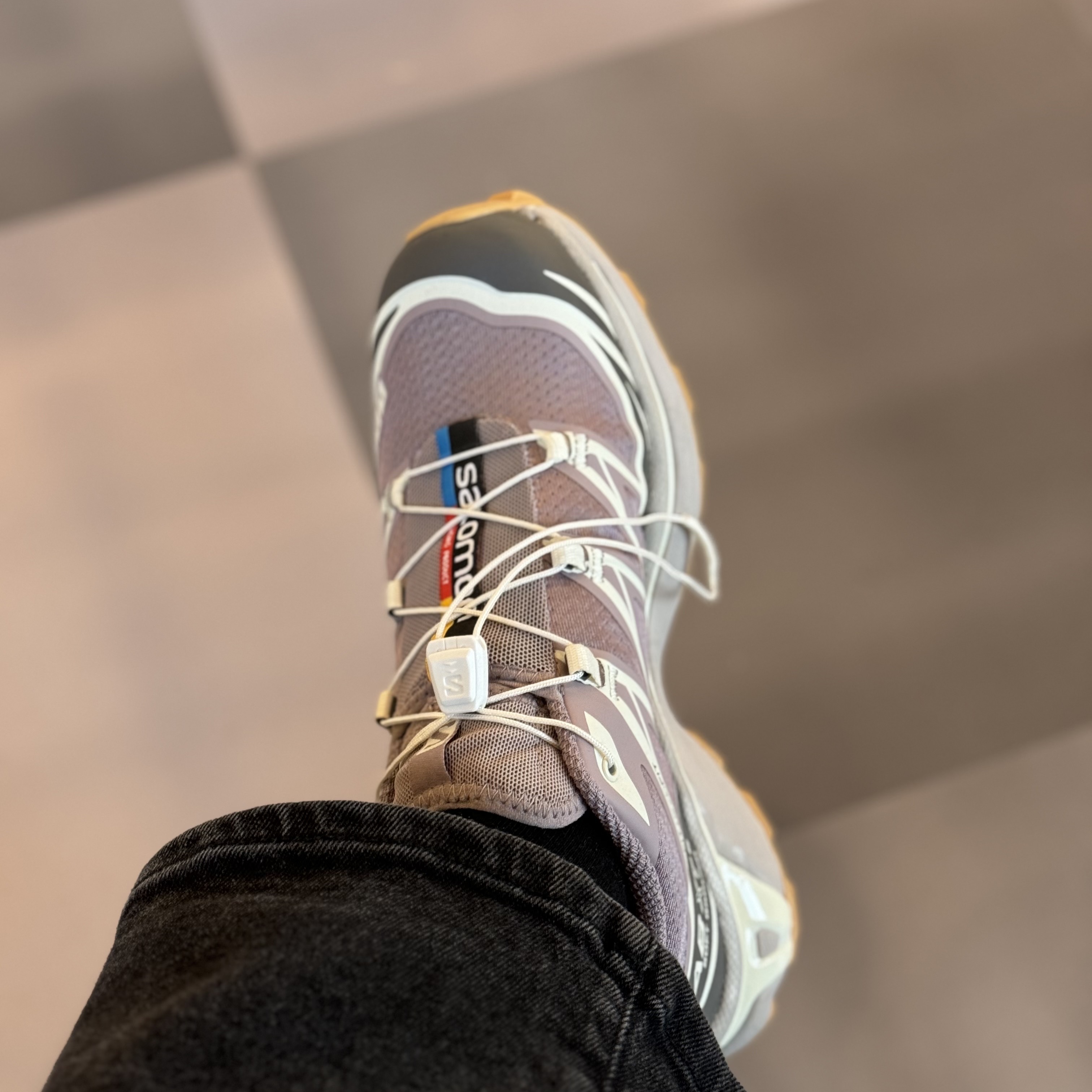 Salomon XT-6 Quail Plum Kitten 착용 스타일