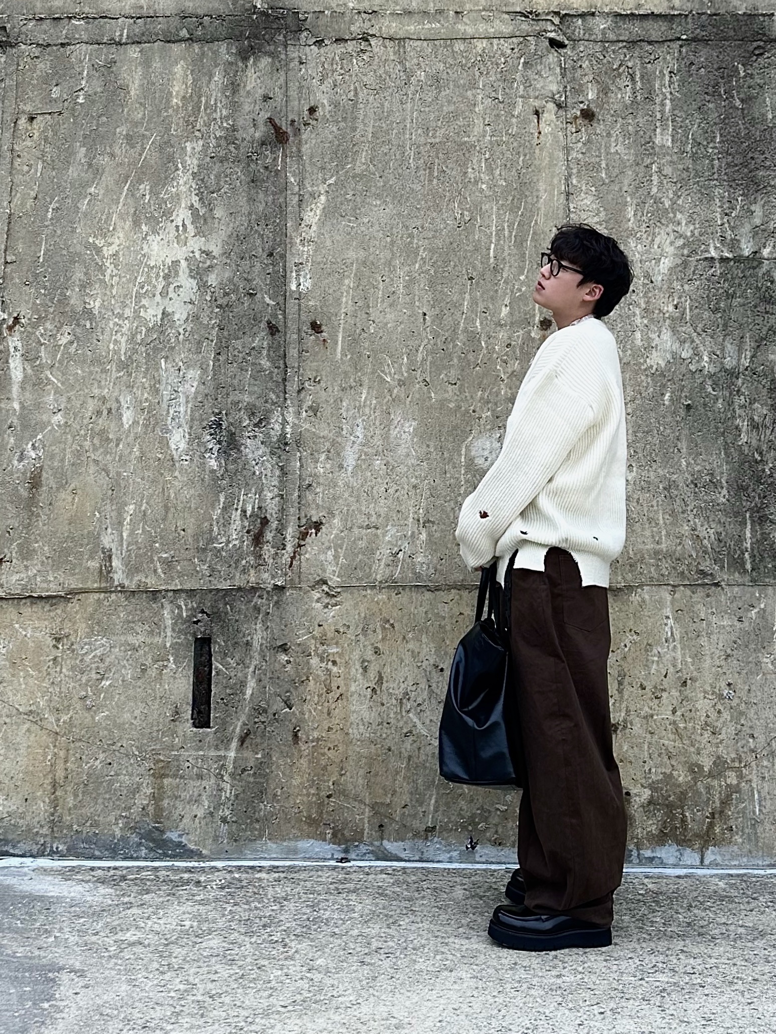 STU Destroyed Knit Cream with Name Tag 착용 스타일 - 3
