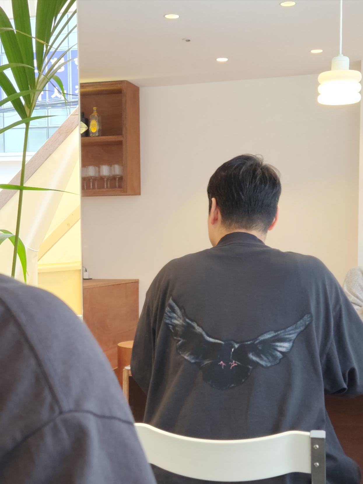 Yeezy Gap Engineered By Balenciaga Dove Long Sleeve T-Shirt Black 착용 스타일