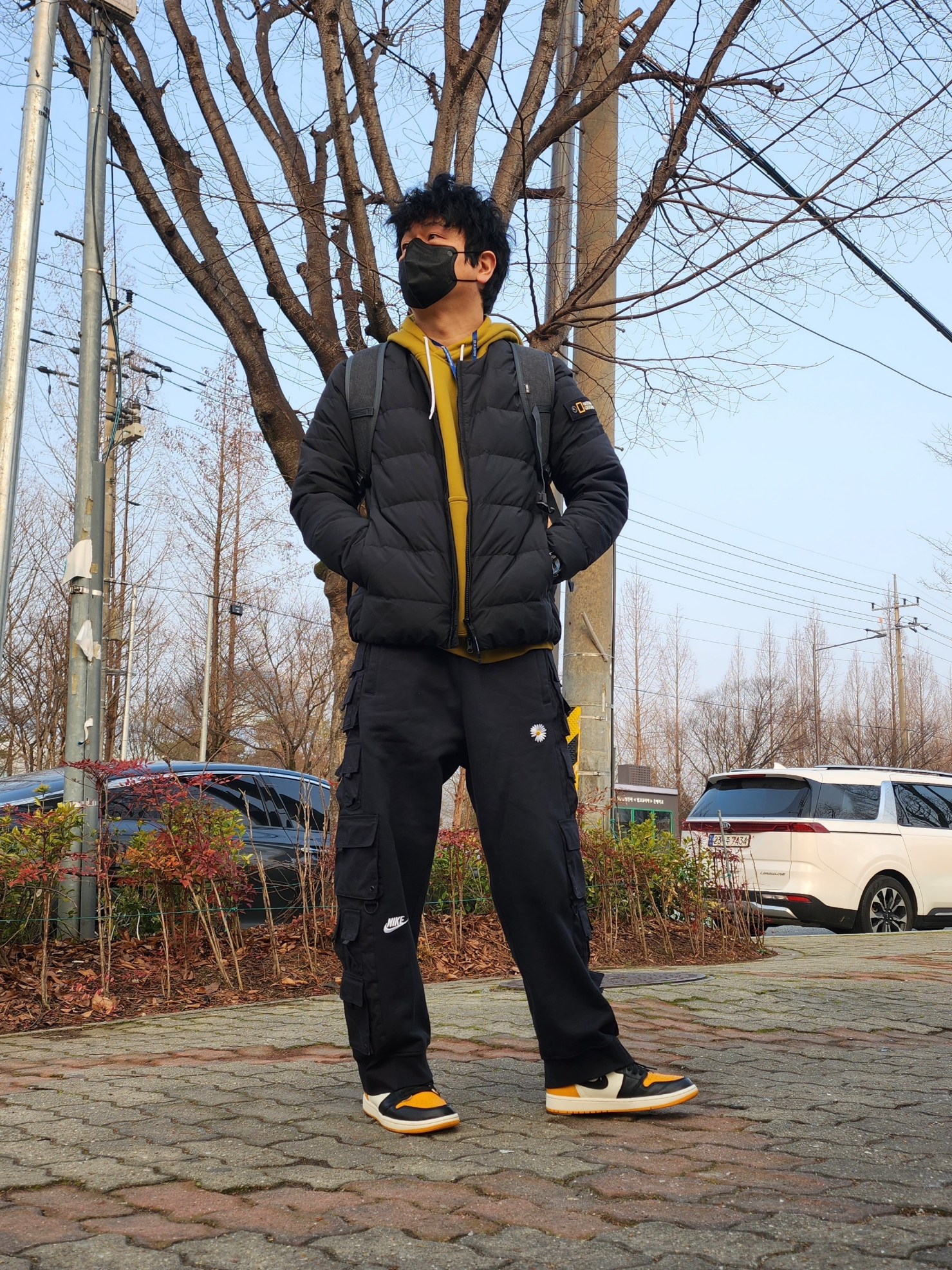Jordan 1 Retro High OG Taxi, Nike NRG Solo Swoosh Fleece Hoodie Desert Moss - Asia 착용 스타일 - 1
