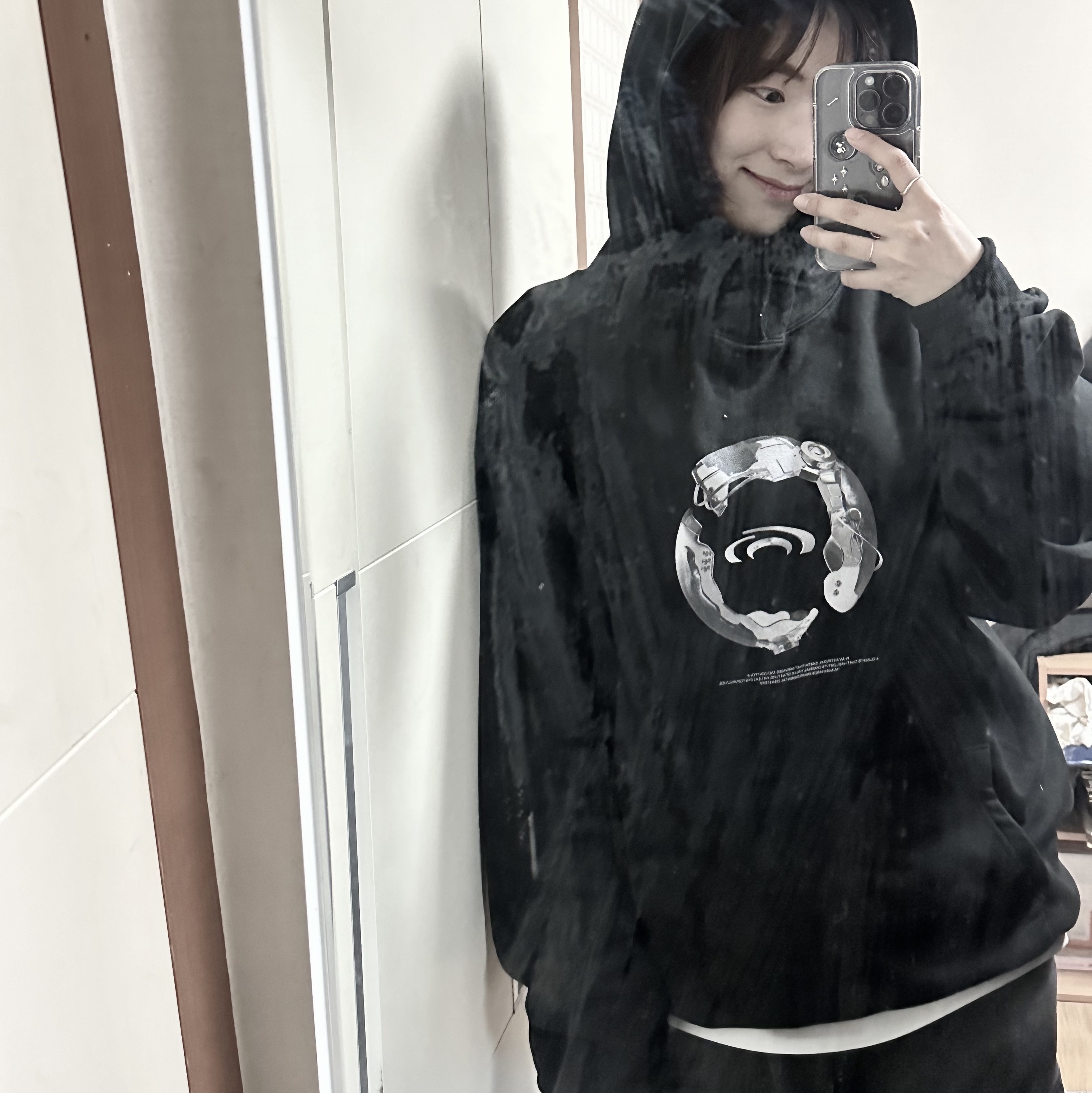Art of Field Metal Earth Hoodie Black 착용 스타일 - 1