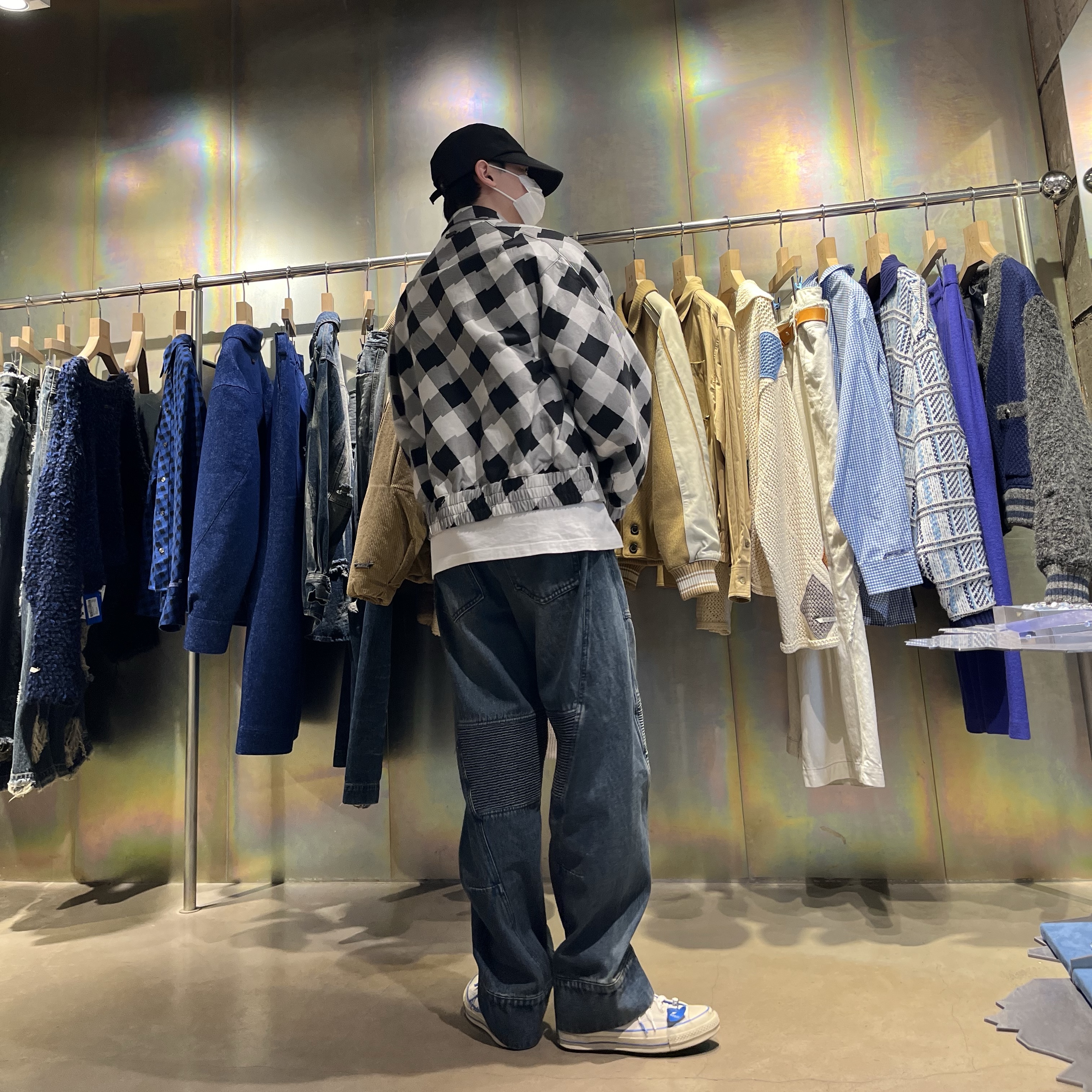 Converse x Ader Error Chuck 70 High White, Ader Error x Zara Shoulder Bag Black 착용 스타일 - 9