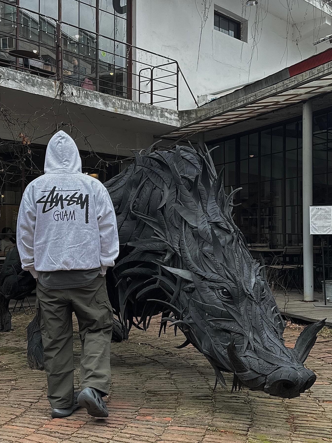 Stussy Basic Stussy Zip Hoodie Ash Heather 2023, Deus Ex Machina Vintage Washed Seoul T-Shirt Charcoal Black 착용 스타일