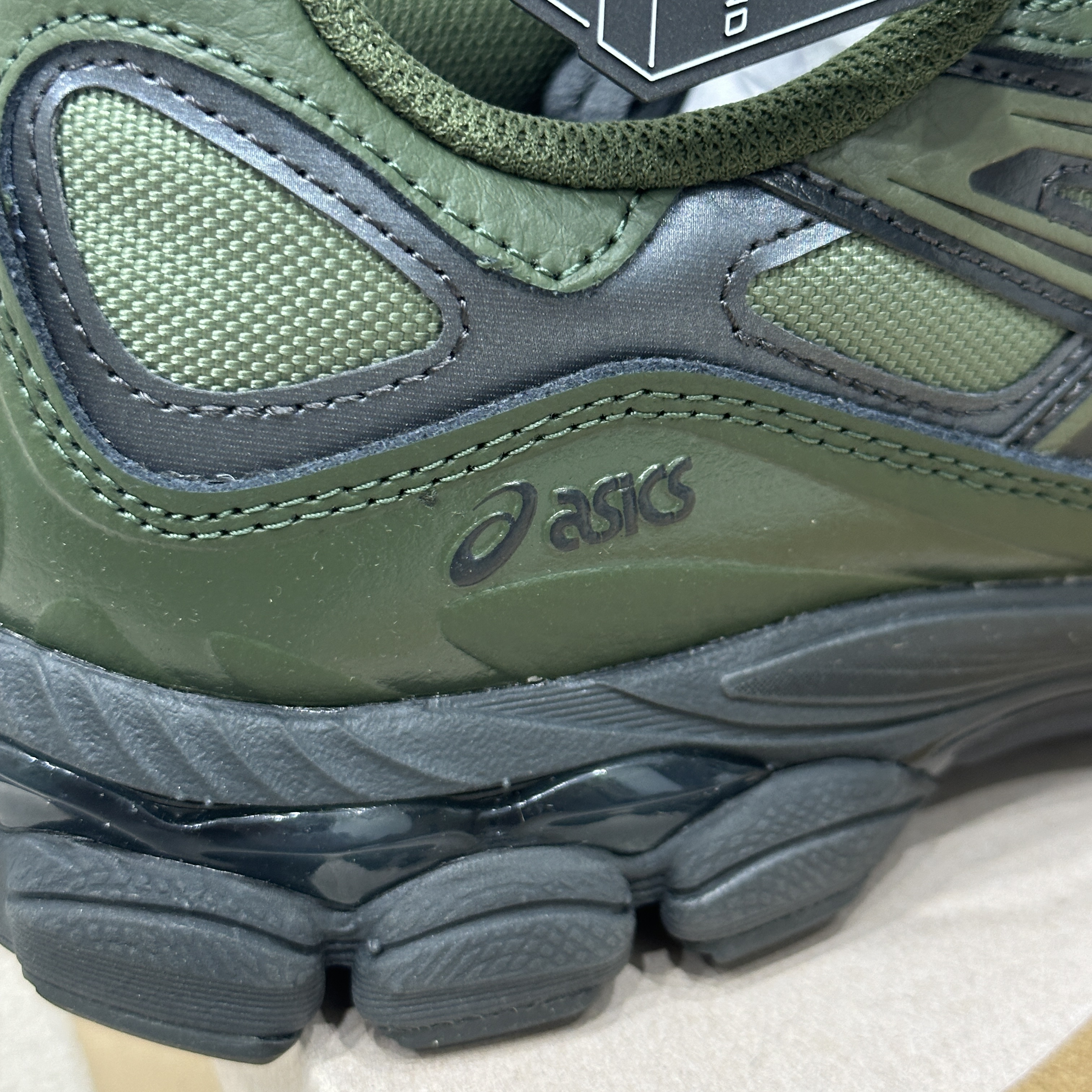 Asics Gel-NYC Moss Forest 착용 스타일 - 2
