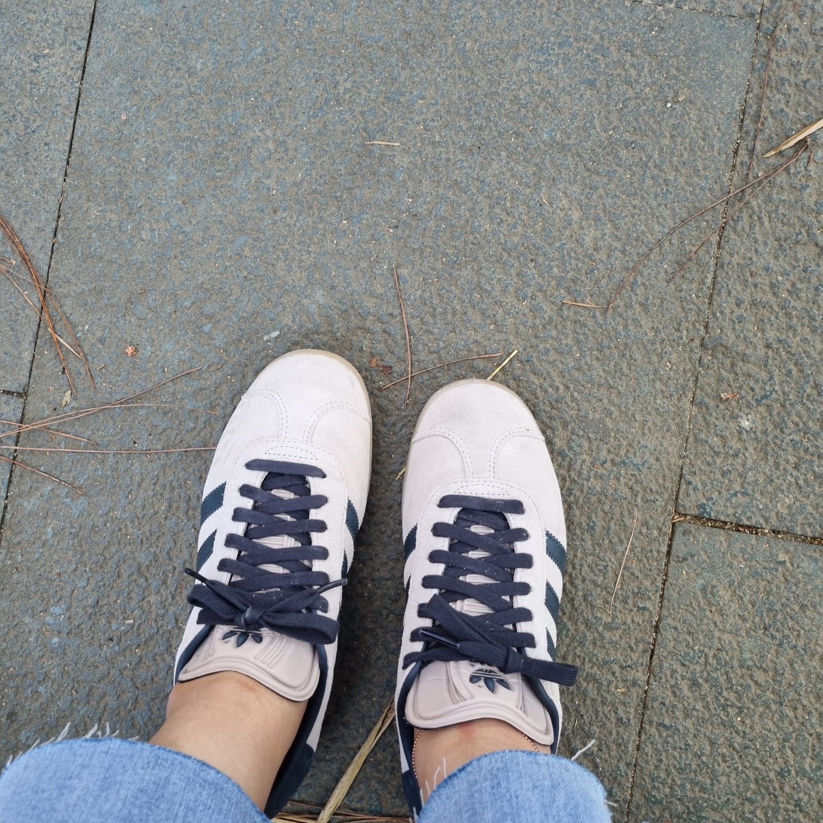 Adidas Gazelle Wonder Taupe Night Indigo 착용 스타일 - 1