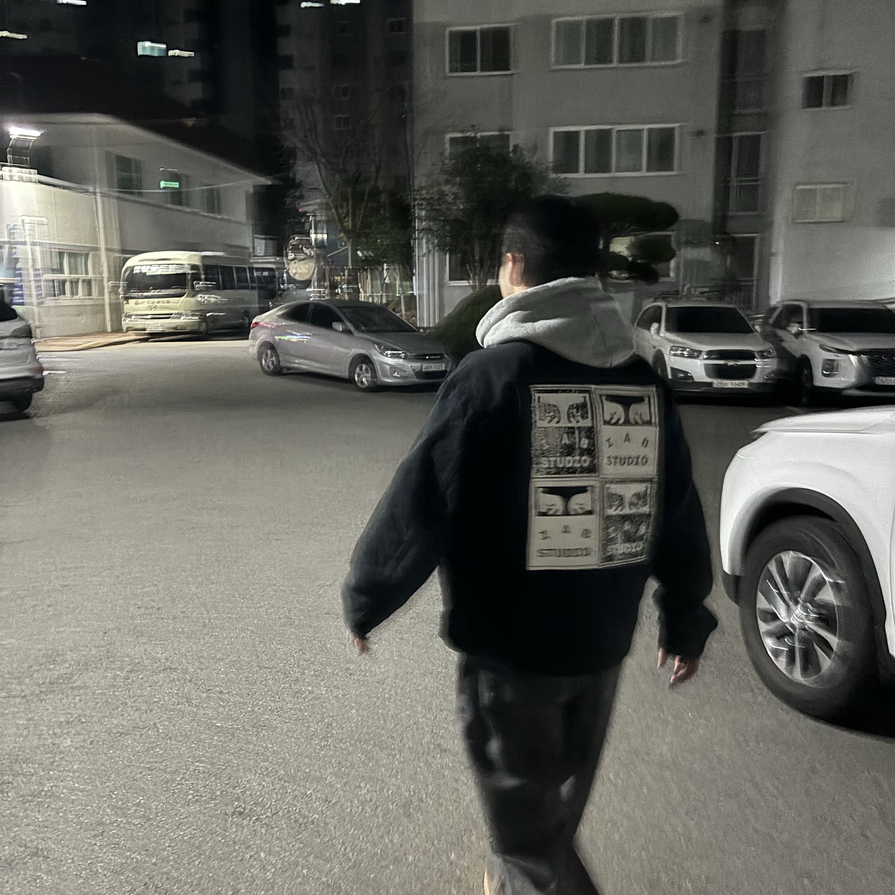IAB Studio x Obey Poster Zip Jacket Anthracite, Dada Logo Hoodie Grey 착용 스타일