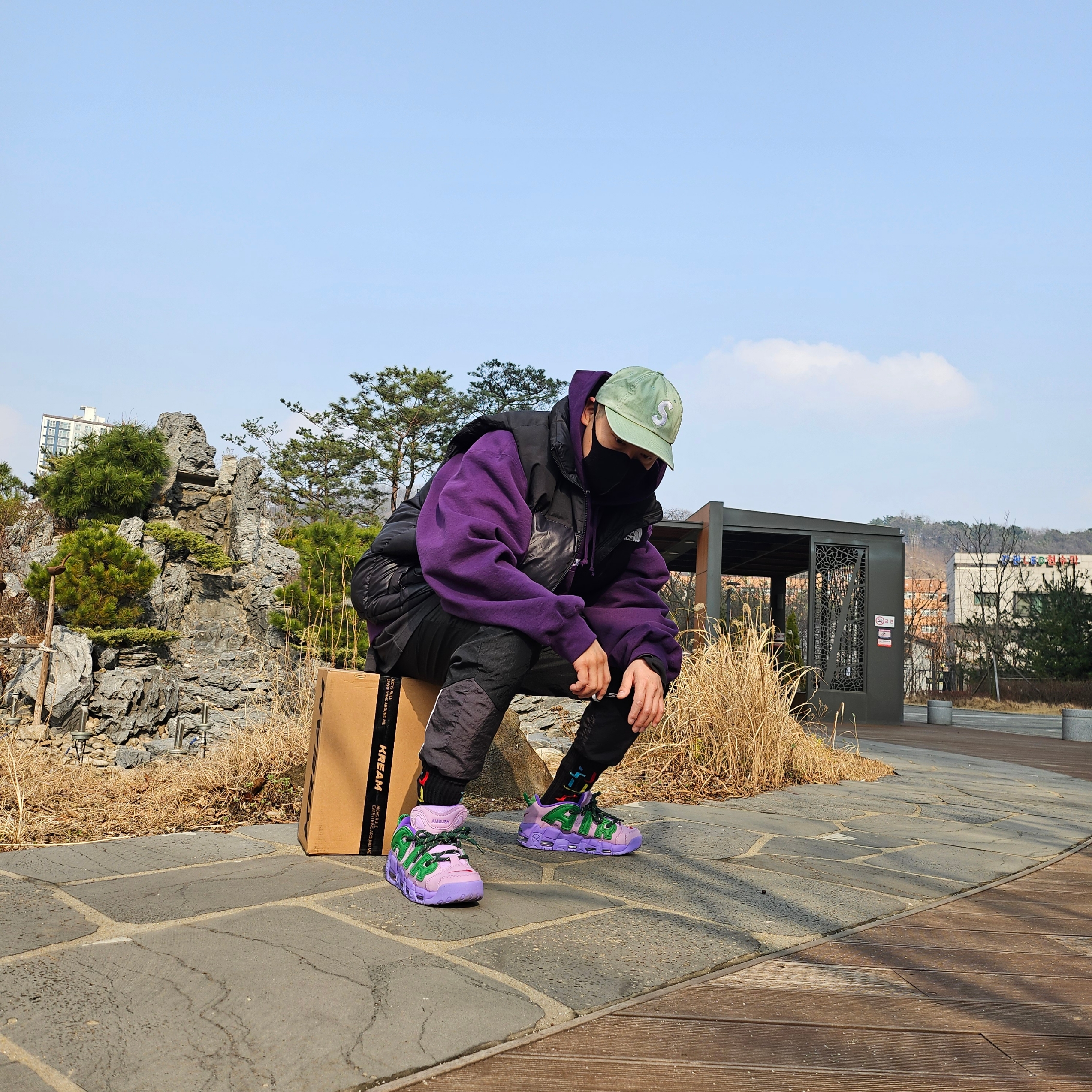 Supreme Pigment Print S Logo 6-Panel Light Sage - 22FW, Supreme Box Logo Hooded Sweatshirt Dark Purple - 23FW 착용 스타일 - 4