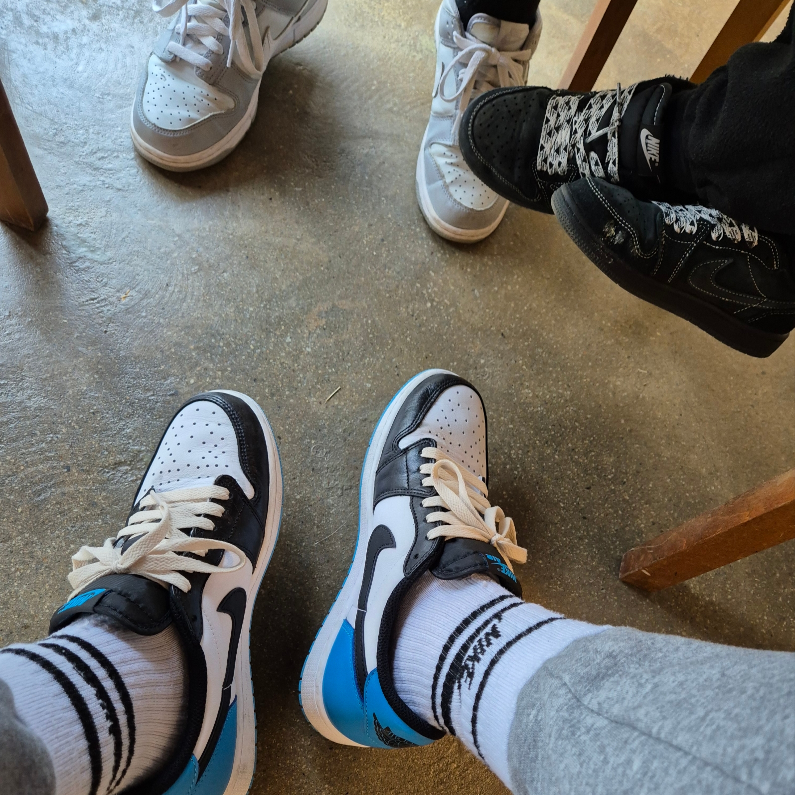 Jordan 1 Retro Low OG Black and Dark Powder Blue, (PS) Jordan 1 x Travis Scott Retro Low OG SP Black Phantom 착용 스타일
