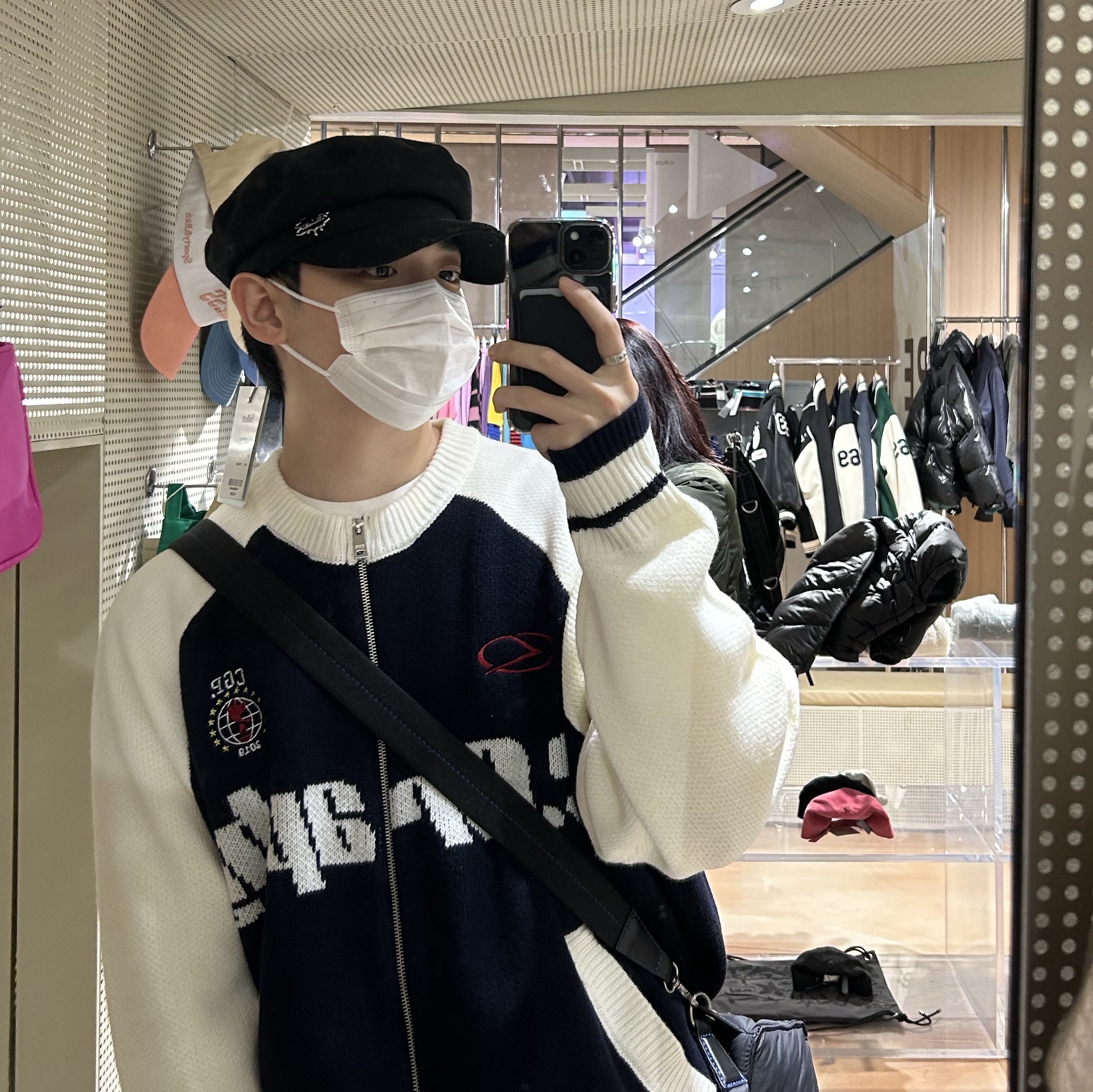 Converse x Ader Error Chuck 70 High White, Ader Error x Zara Shoulder Bag Black 착용 스타일 - 4