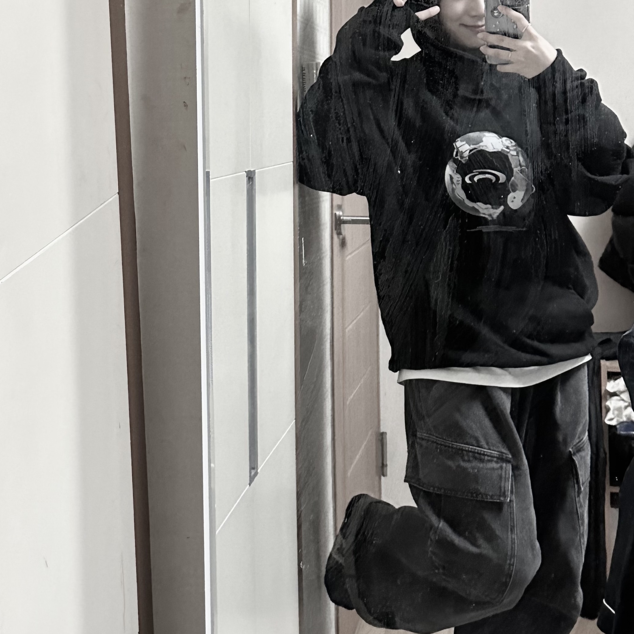 Art of Field Metal Earth Hoodie Black 착용 스타일 - 2