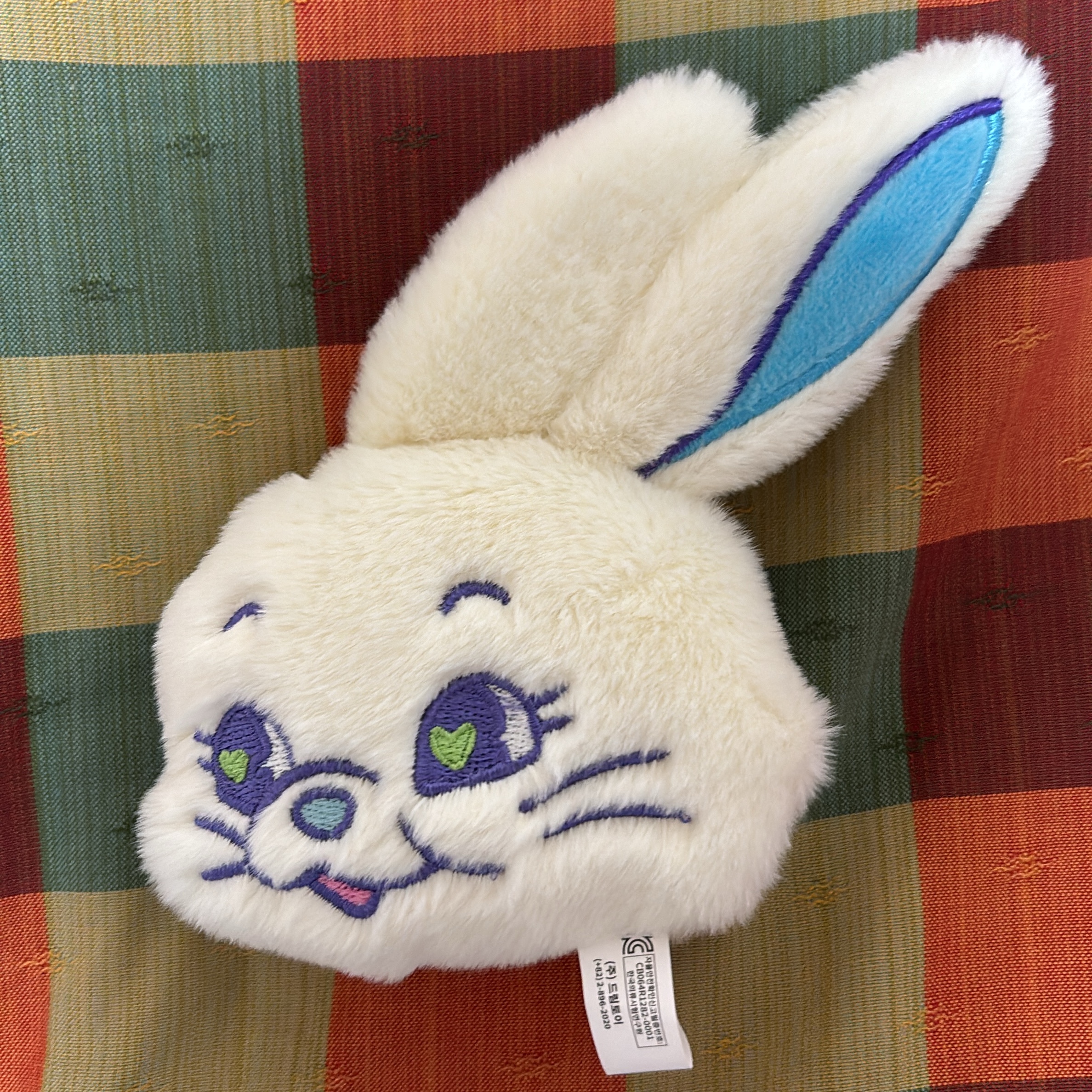 NewJeans Tokki Merchandise Fluffy Keyring White 착용 스타일