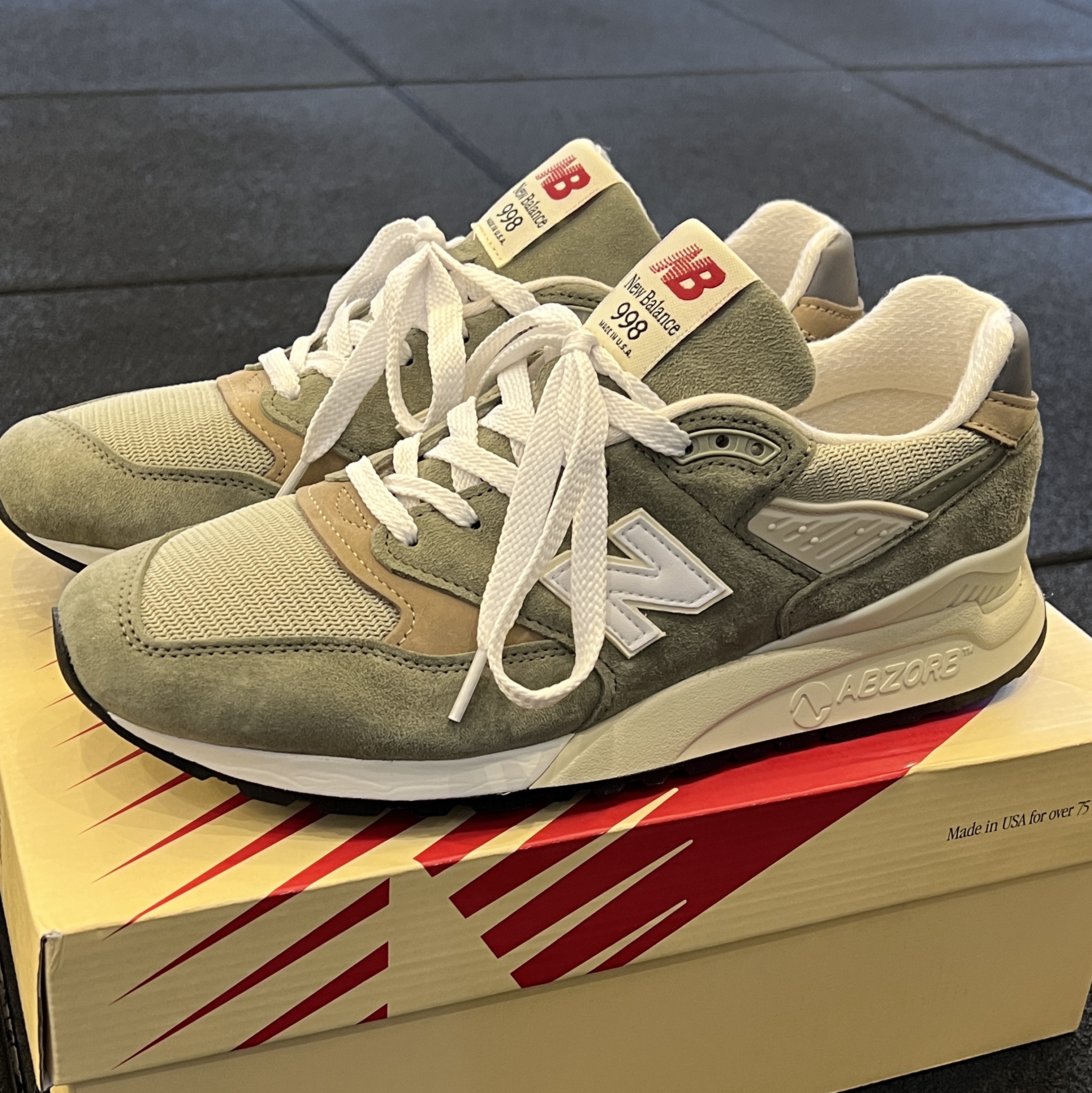 New Balance 998 Made in USA Olive Incense, New Balance 998 Core Made in USA Grey Silver 착용 스타일 - 2