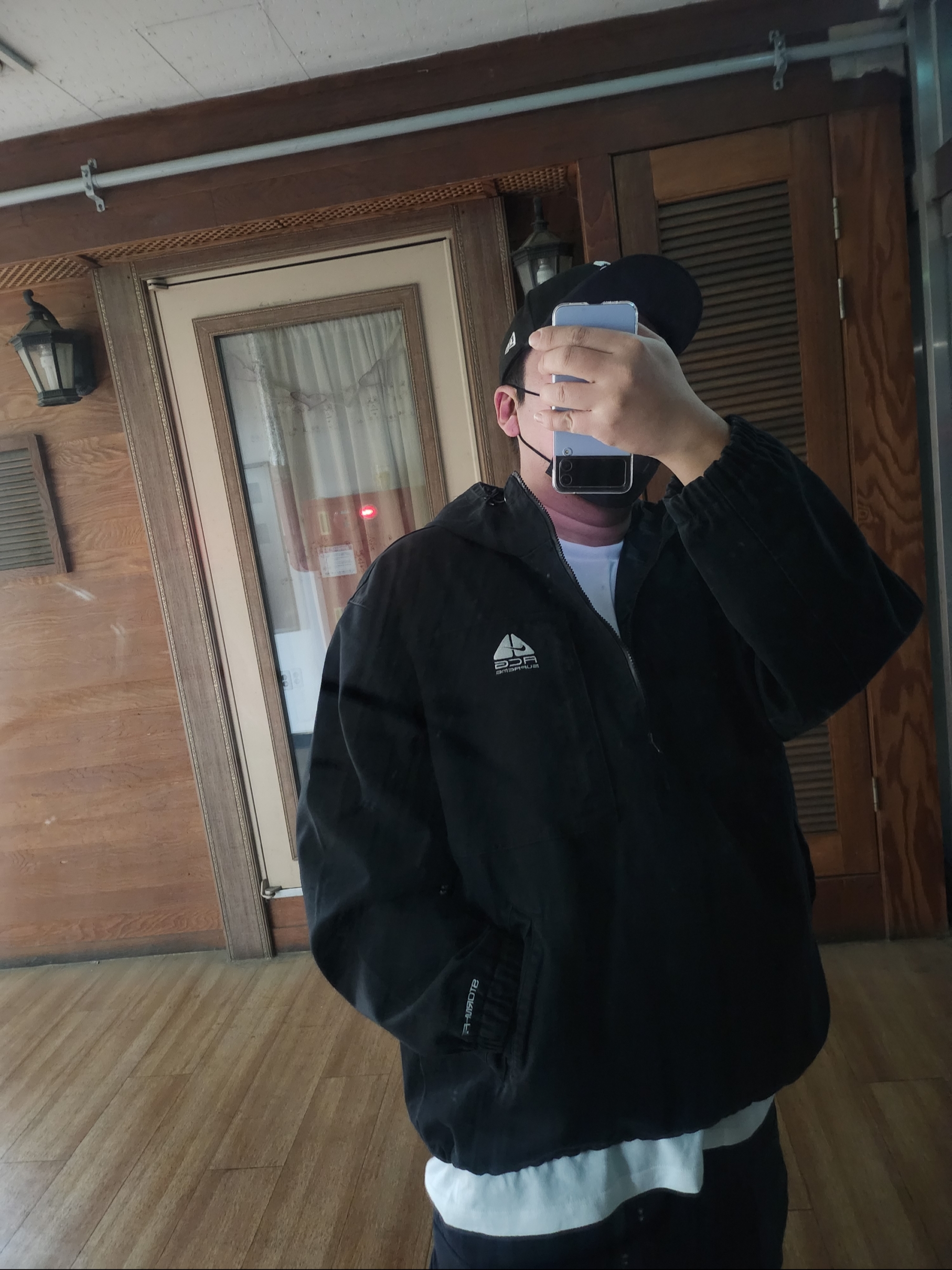 Supreme x Nike ACG Denim Pullover Black - 22FW, Nike ACG Smith Summit Cargo Pants Black Anthracite - Asia 착용 스타일 - 2