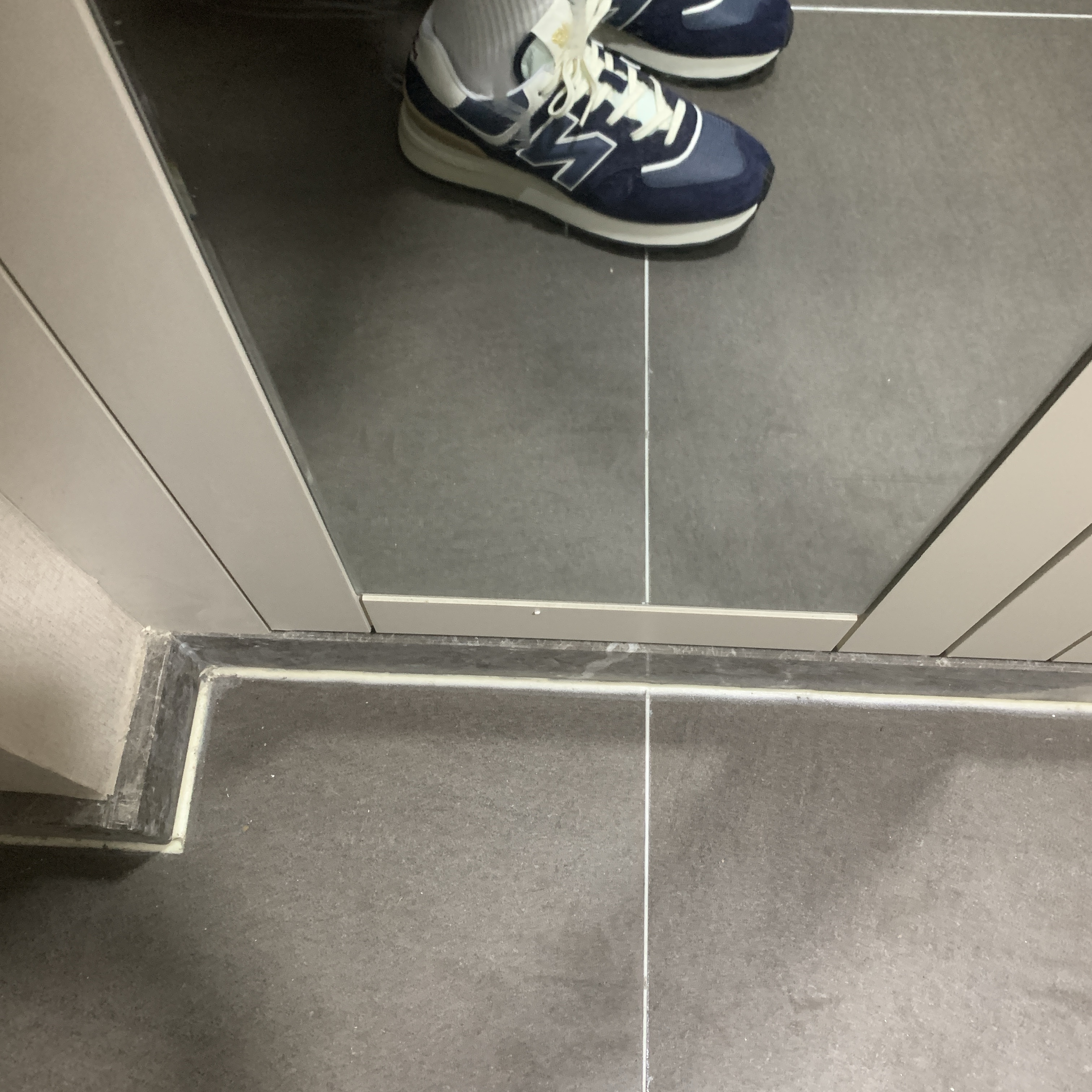 New Balance 574 Legacy Navy 착용 스타일