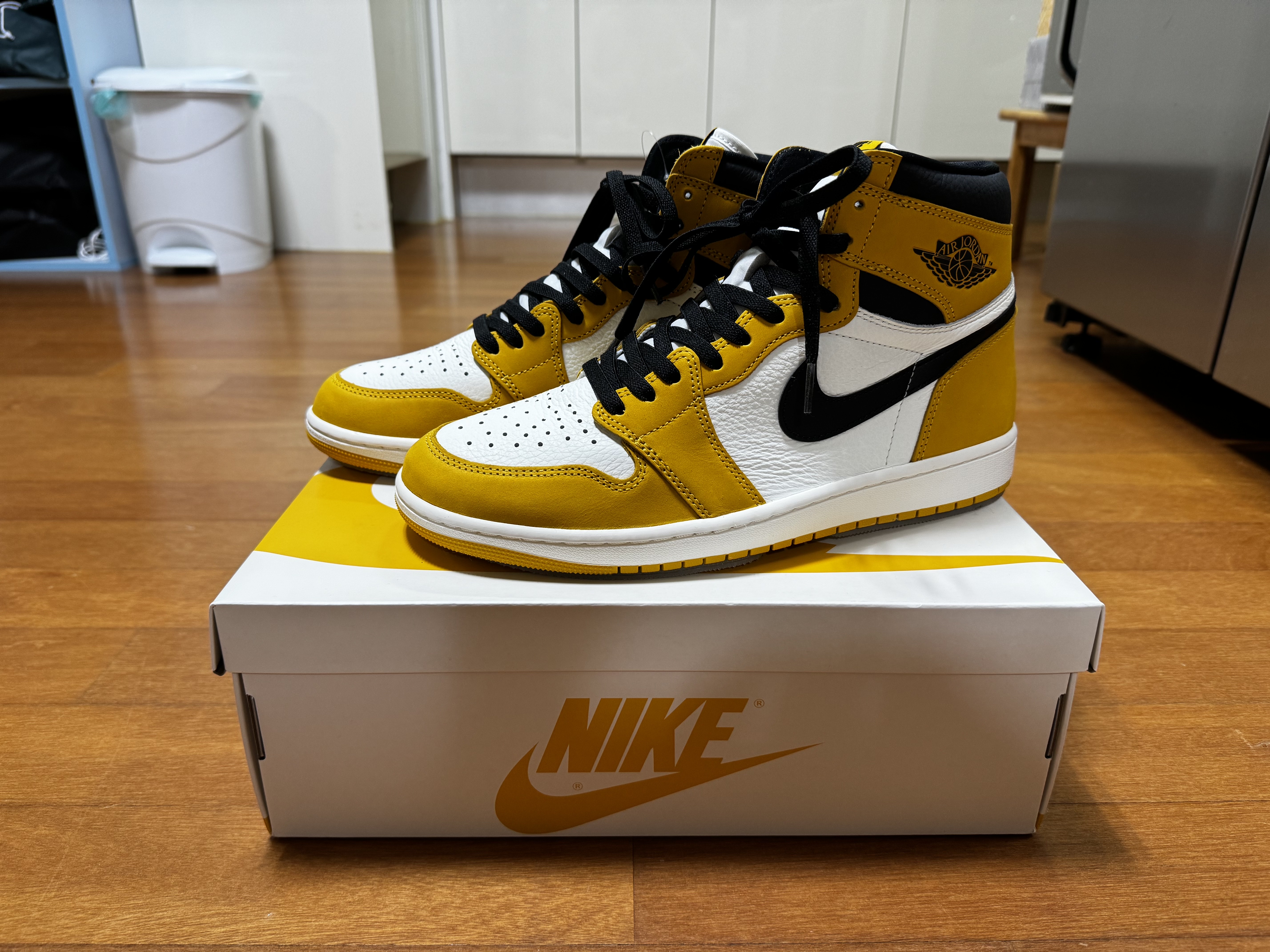 Jordan 1 Retro High OG Yellow Ochre 착용 스타일 - 3