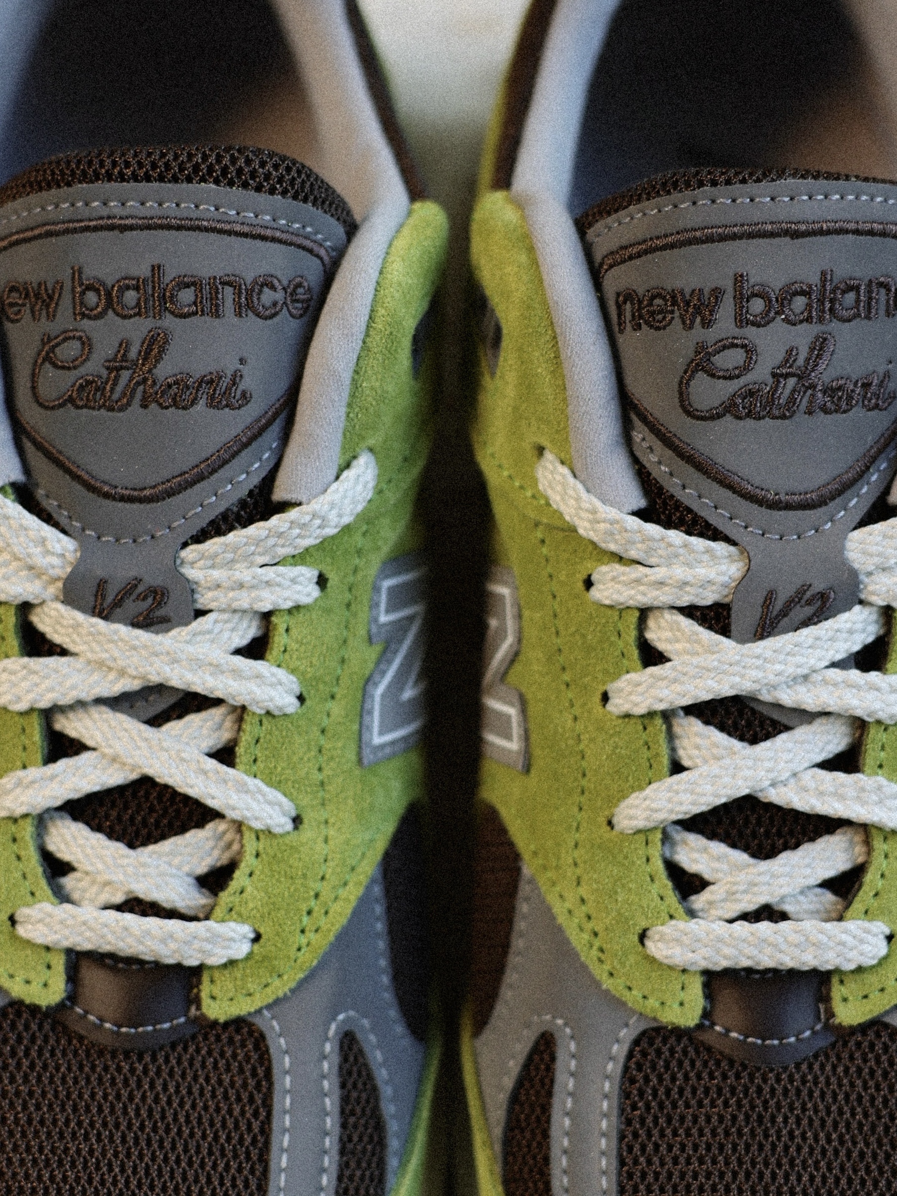 New Balance × Danielle Cathari 991v2 Matcha Chocolate Brown 착용 스타일 - 3