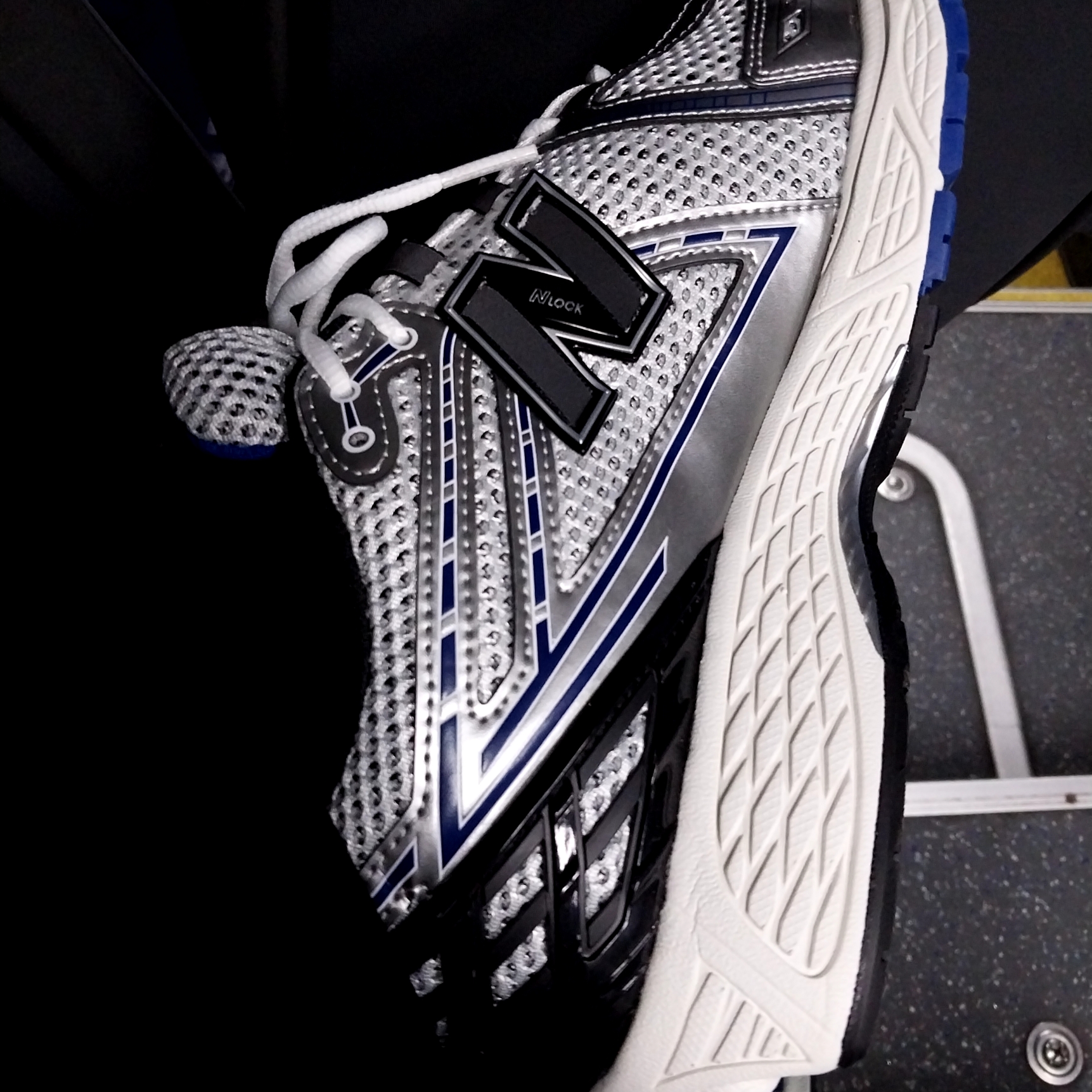 New Balance 1906R Silver Metallic 착용 스타일