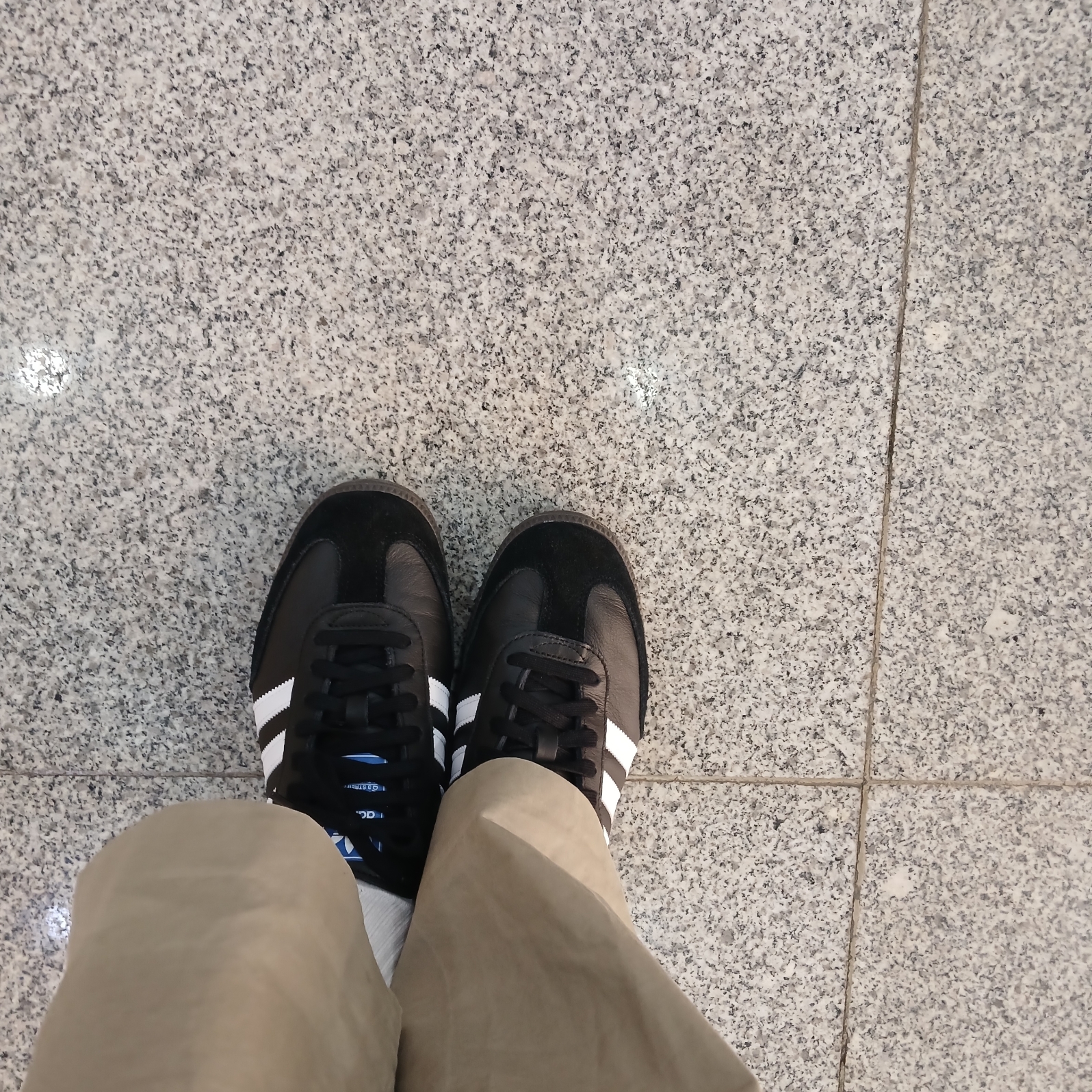 Adidas Samba OG Black White Gum 착용 스타일