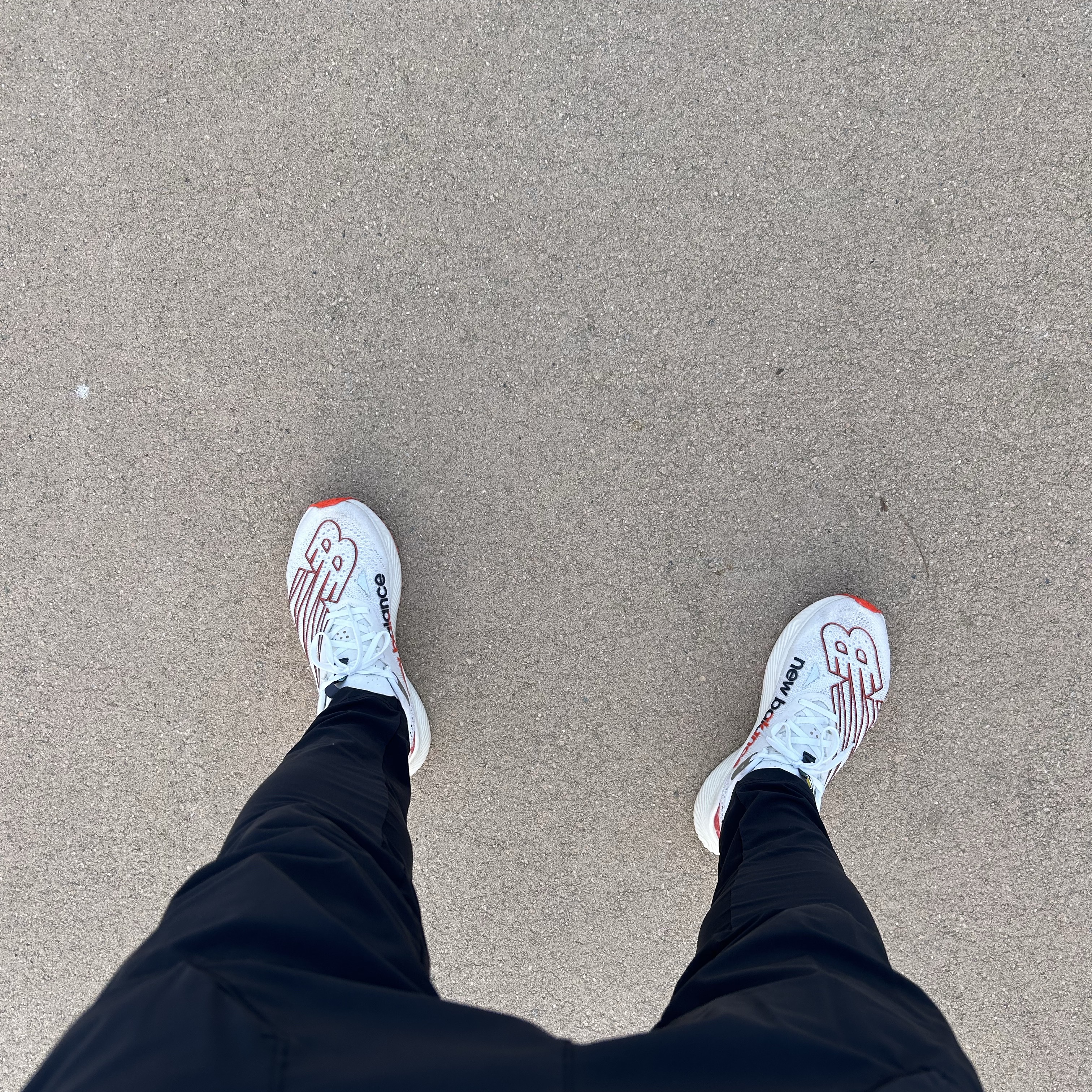 New Balance FuelCell RC Elite v2 White - D Standard 착용 스타일