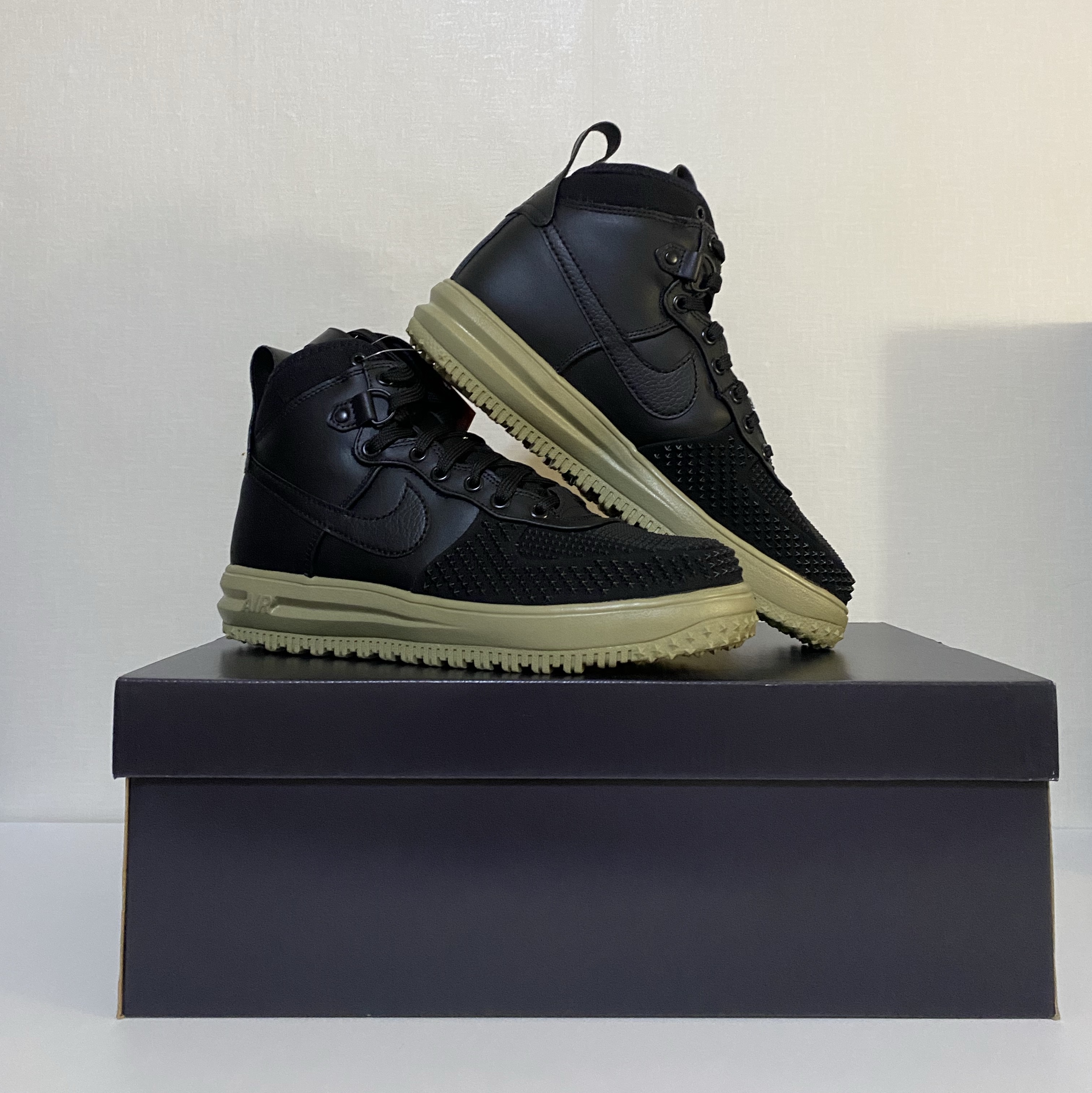Nike Lunar Force 1 Duckboot Black Neutral Olive 착용 스타일 - 1