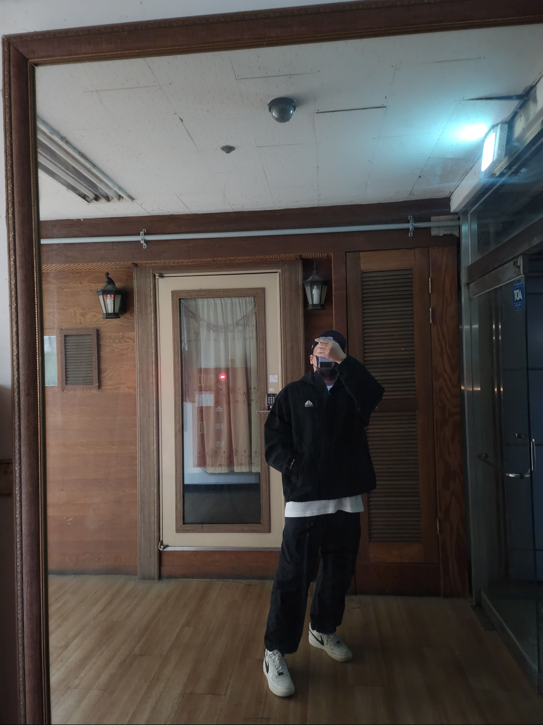 Supreme x Nike ACG Denim Pullover Black - 22FW, Nike ACG Smith Summit Cargo Pants Black Anthracite - Asia 착용 스타일 - 1