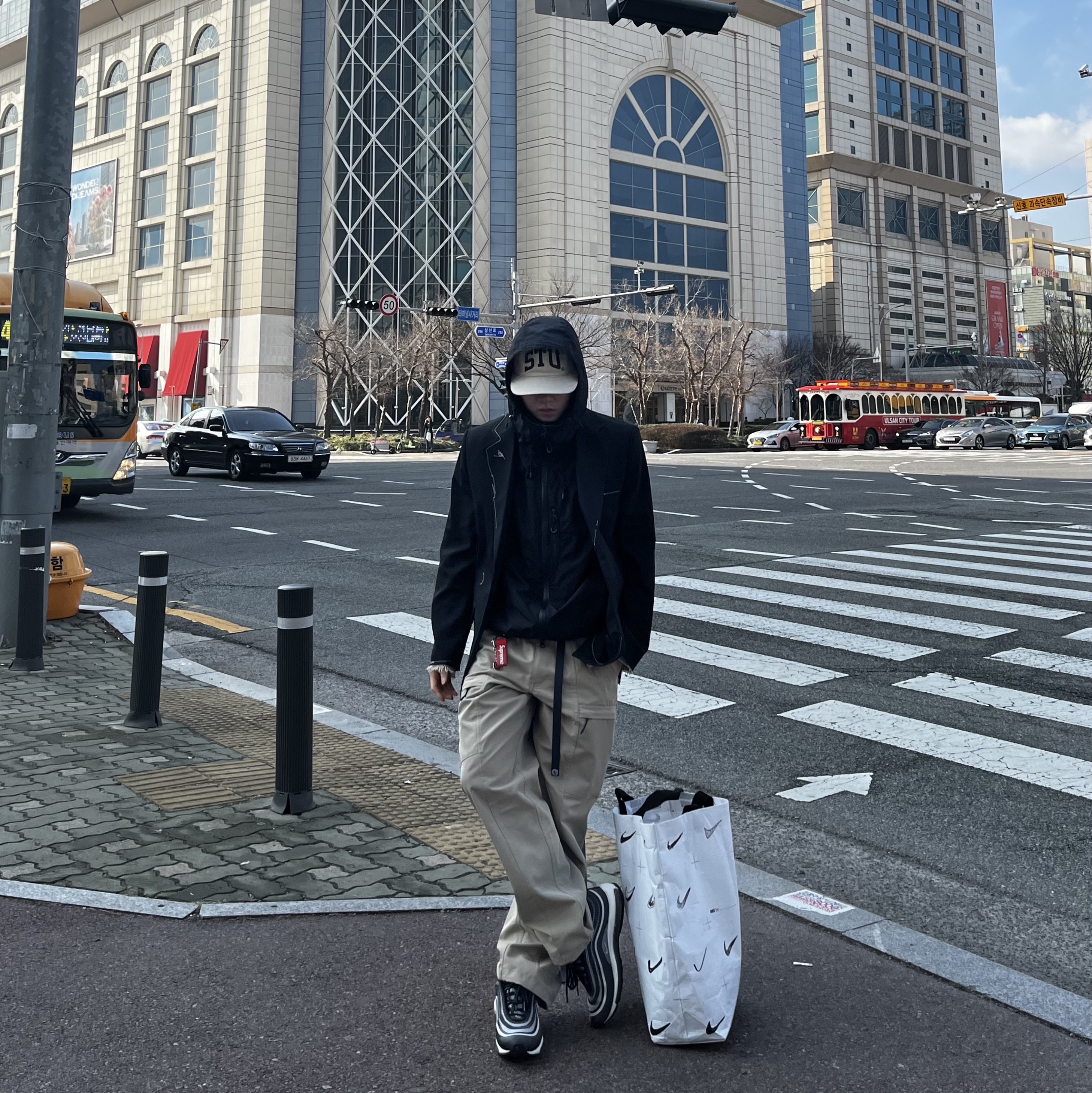 Stussy Stu Arch Strapback Cap Khaki, Zara x Ader Error Oversized Blazer Black 착용 스타일 - 1