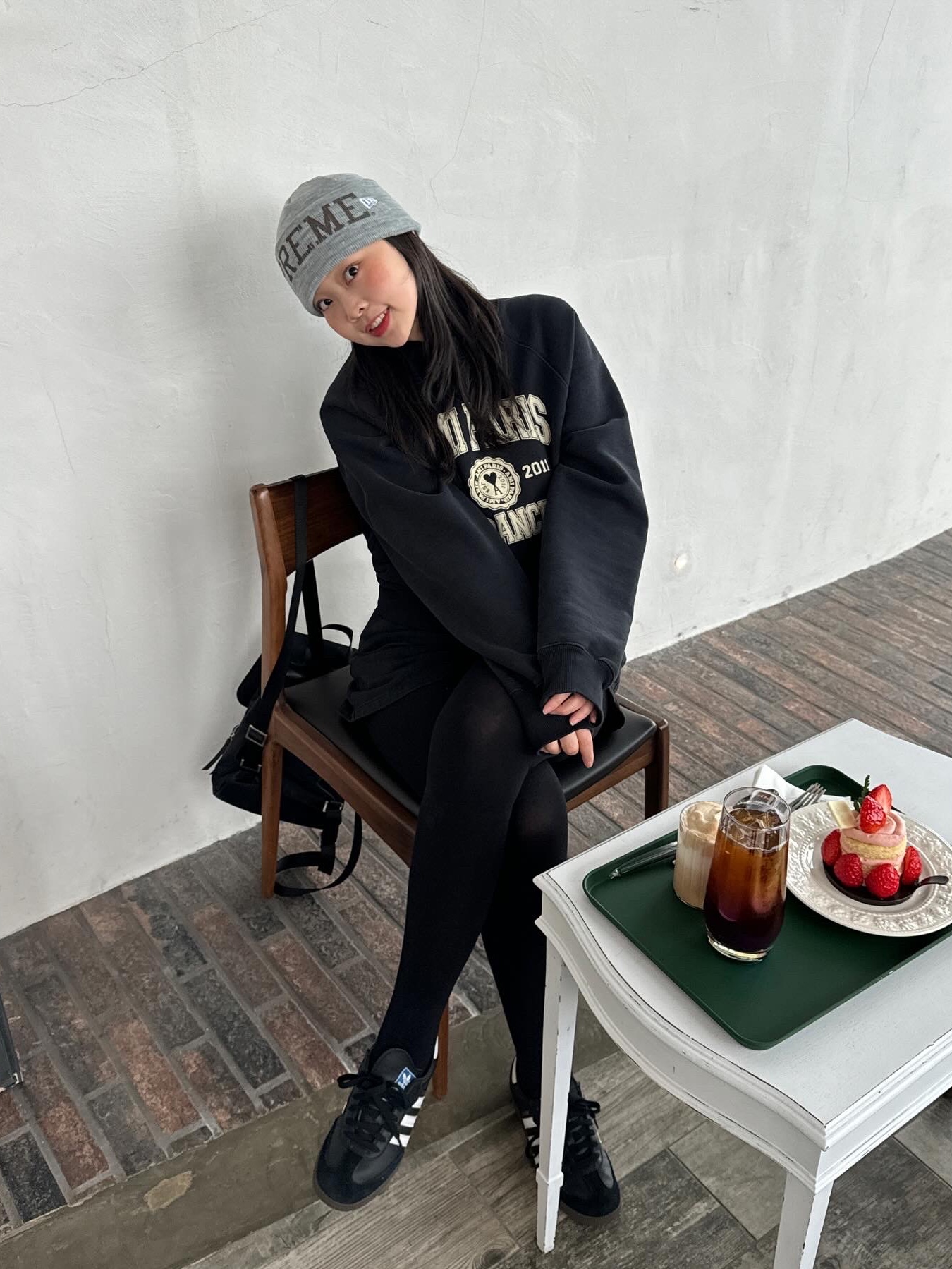 Minitmute Clo Backpack Black, Adidas Samba OG Black White Gum 착용 스타일 - 1