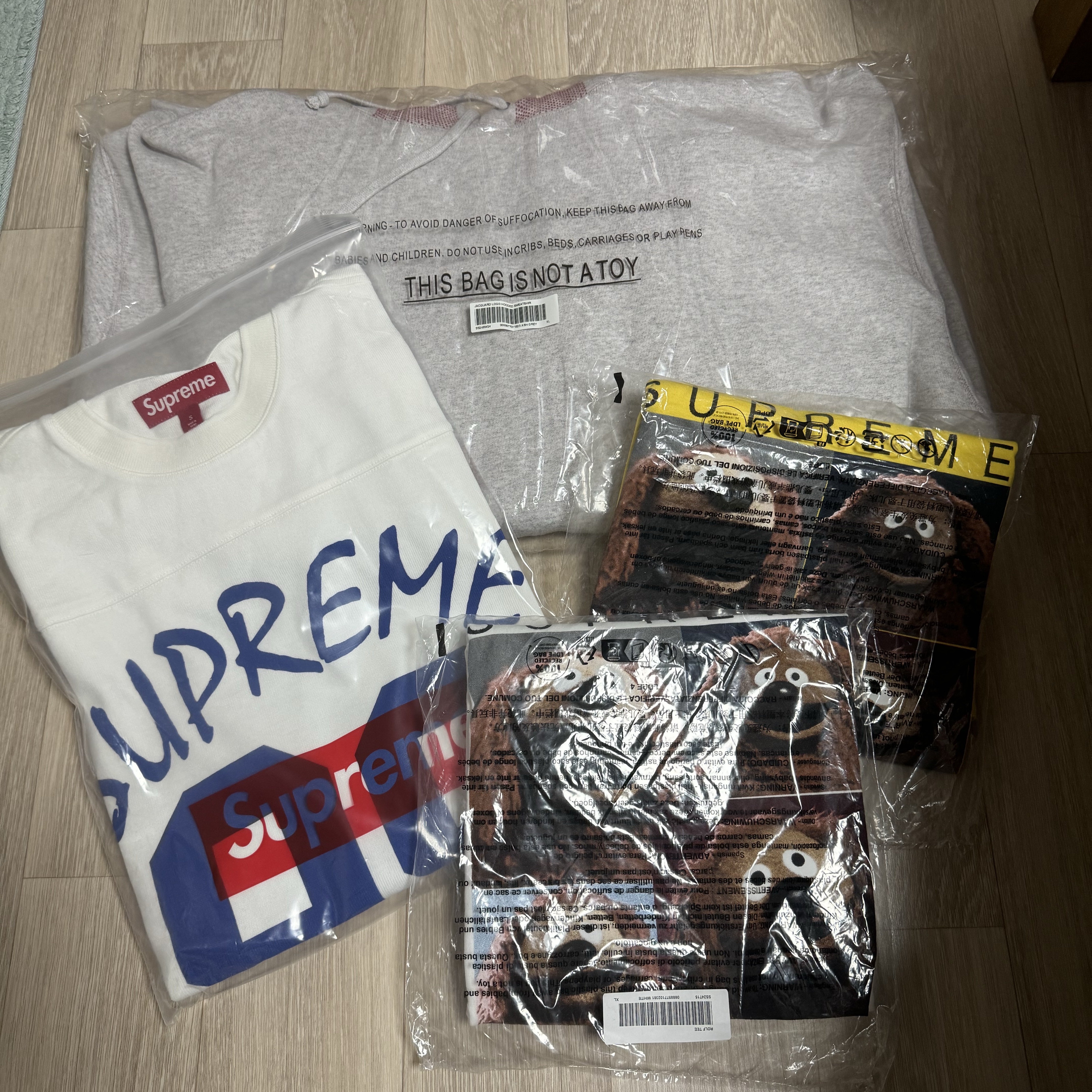 Supreme Rowlf T-Shirt Yellow - 24SS, Supreme Jacquard Stripe Hooded Sweatshirt Ash Grey - 24SS 착용 스타일