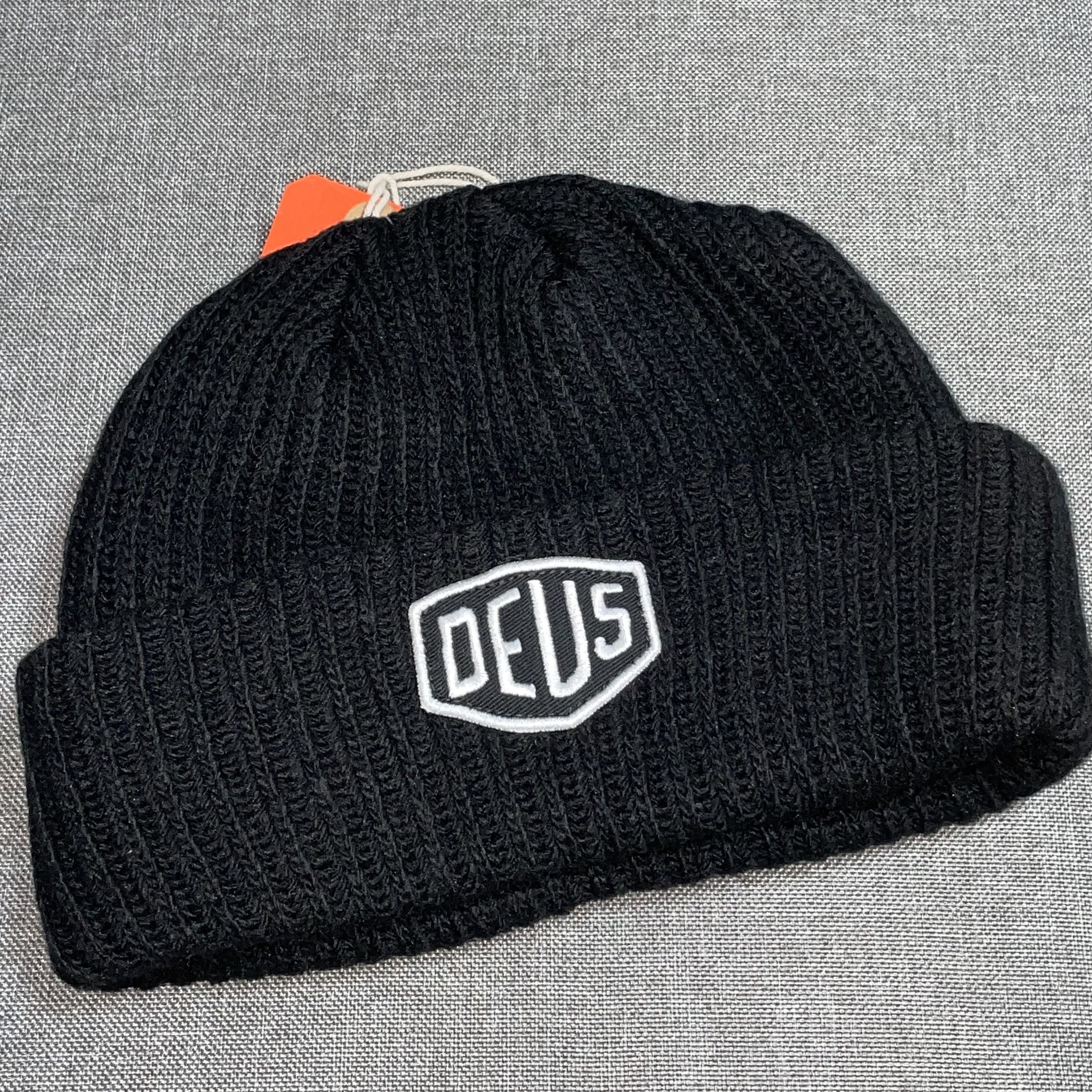 Deus Ex Machina Shield Beanie Black 착용 스타일