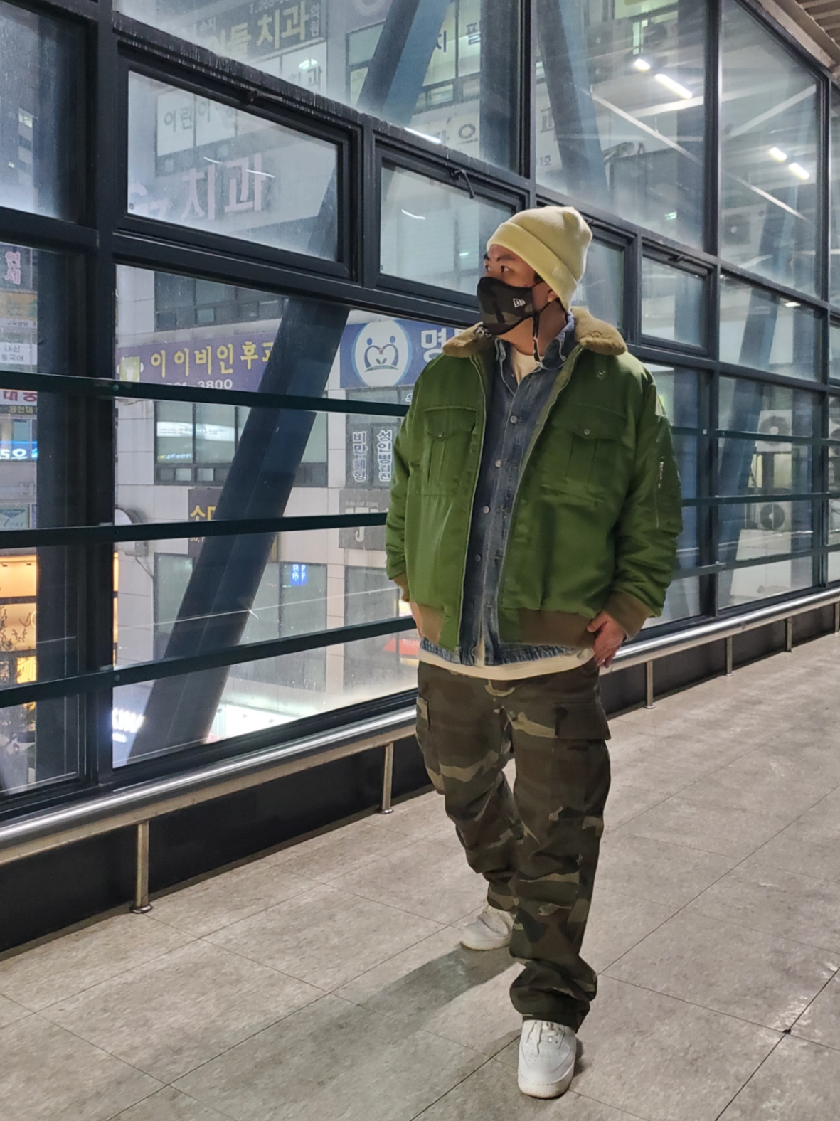 (W) Nike Air Force 1 '07 Phantom Light Iron Ore, [KREAM 단독] ADSB Andersson Bell Raptor Layered Cargo Pants Indigo Green 착용 스타일 - 1