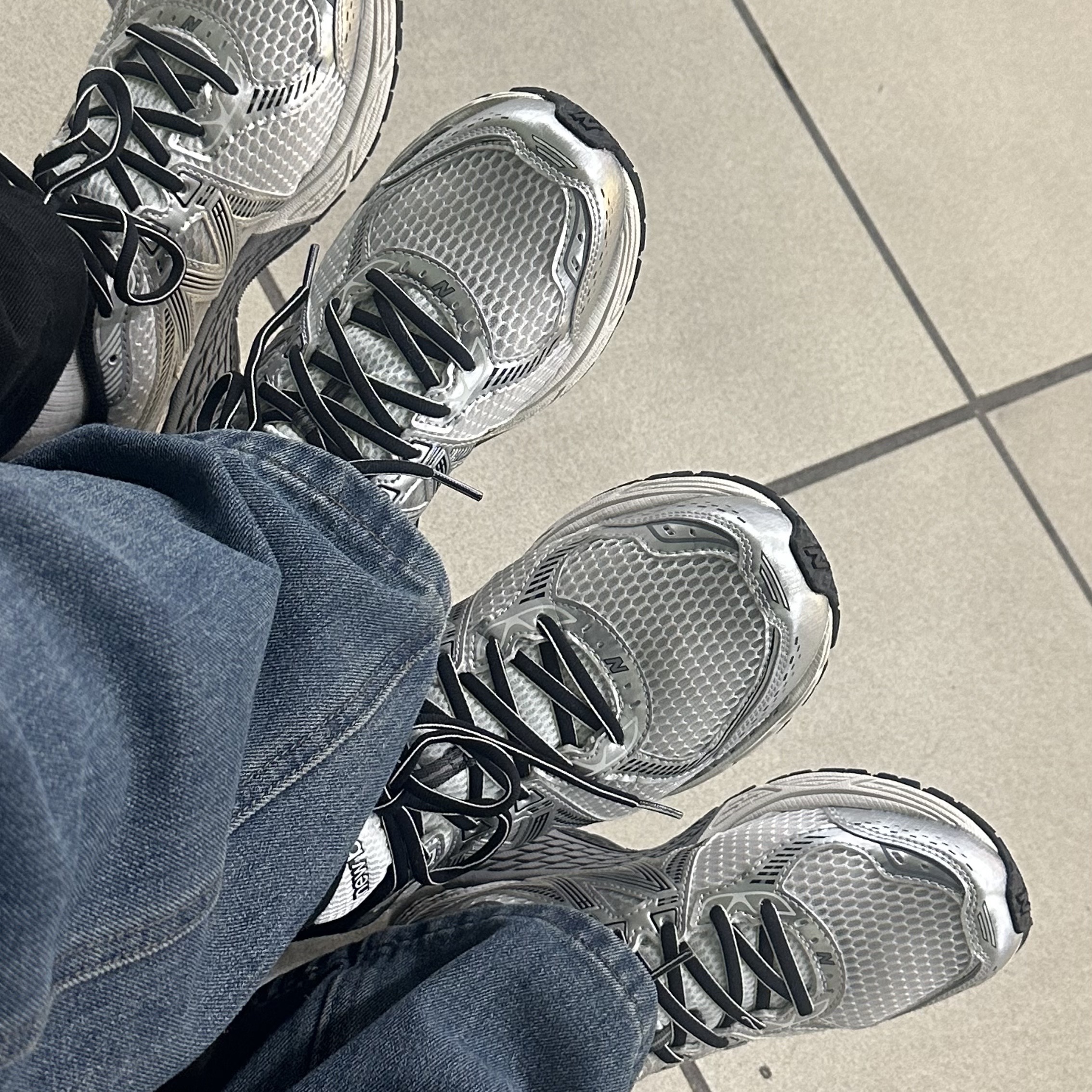 New Balance 860v2 Optic White 착용 스타일