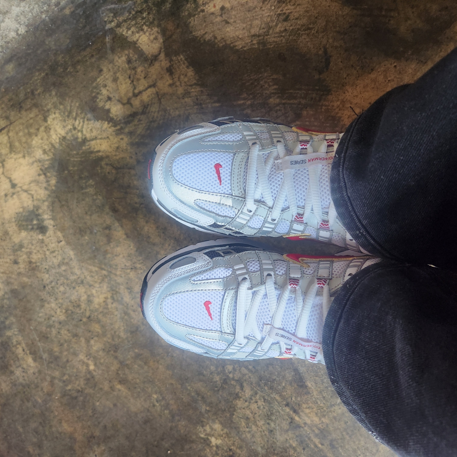 Nike P-6000 White Varsity Red 착용 스타일 - 2