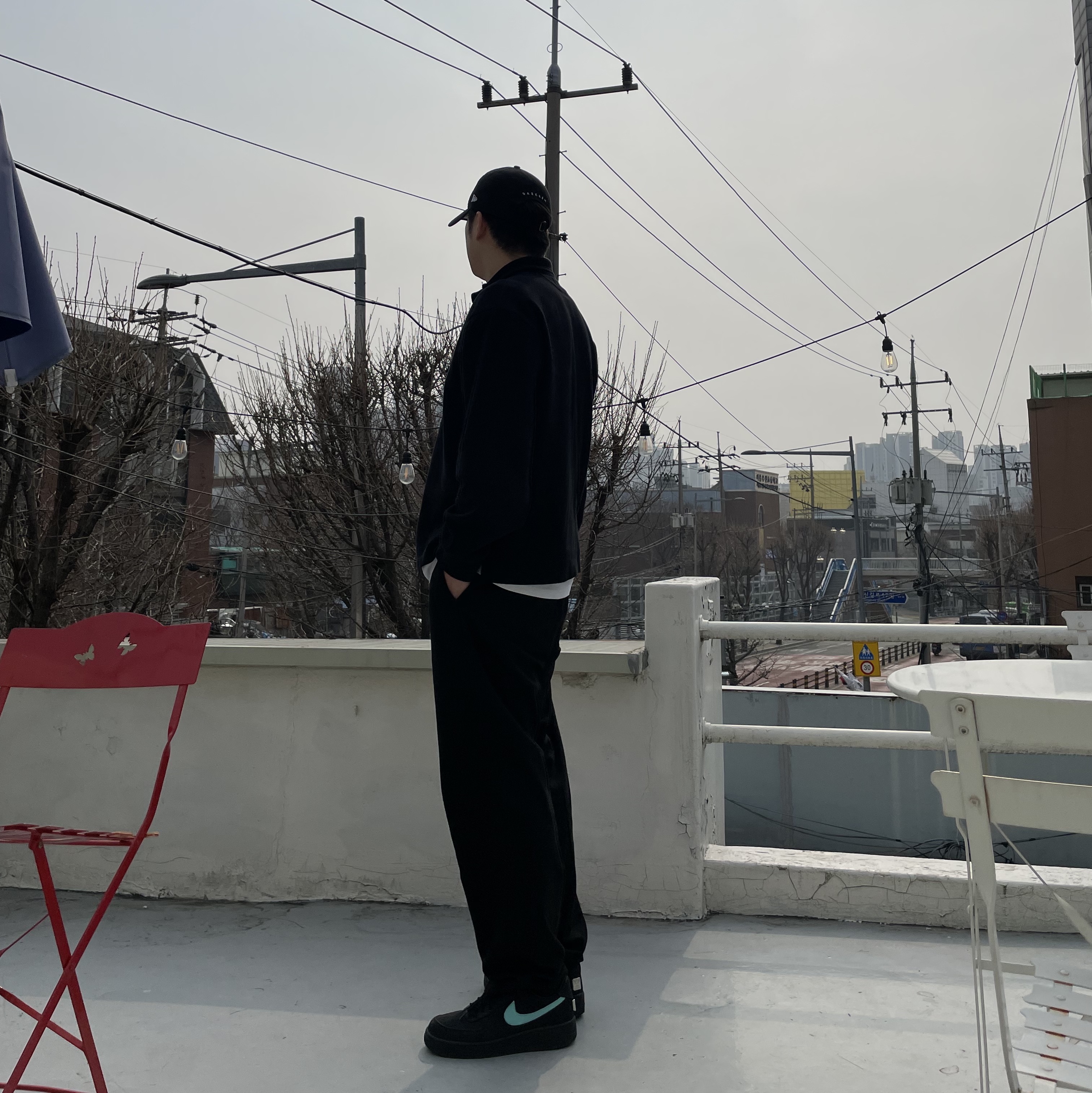 Darkr8m Studio x New Era Unstructured Ball Cap Black, Nike x Tiffany & Co. Air Force 1 Low SP 1837 착용 스타일 - 1