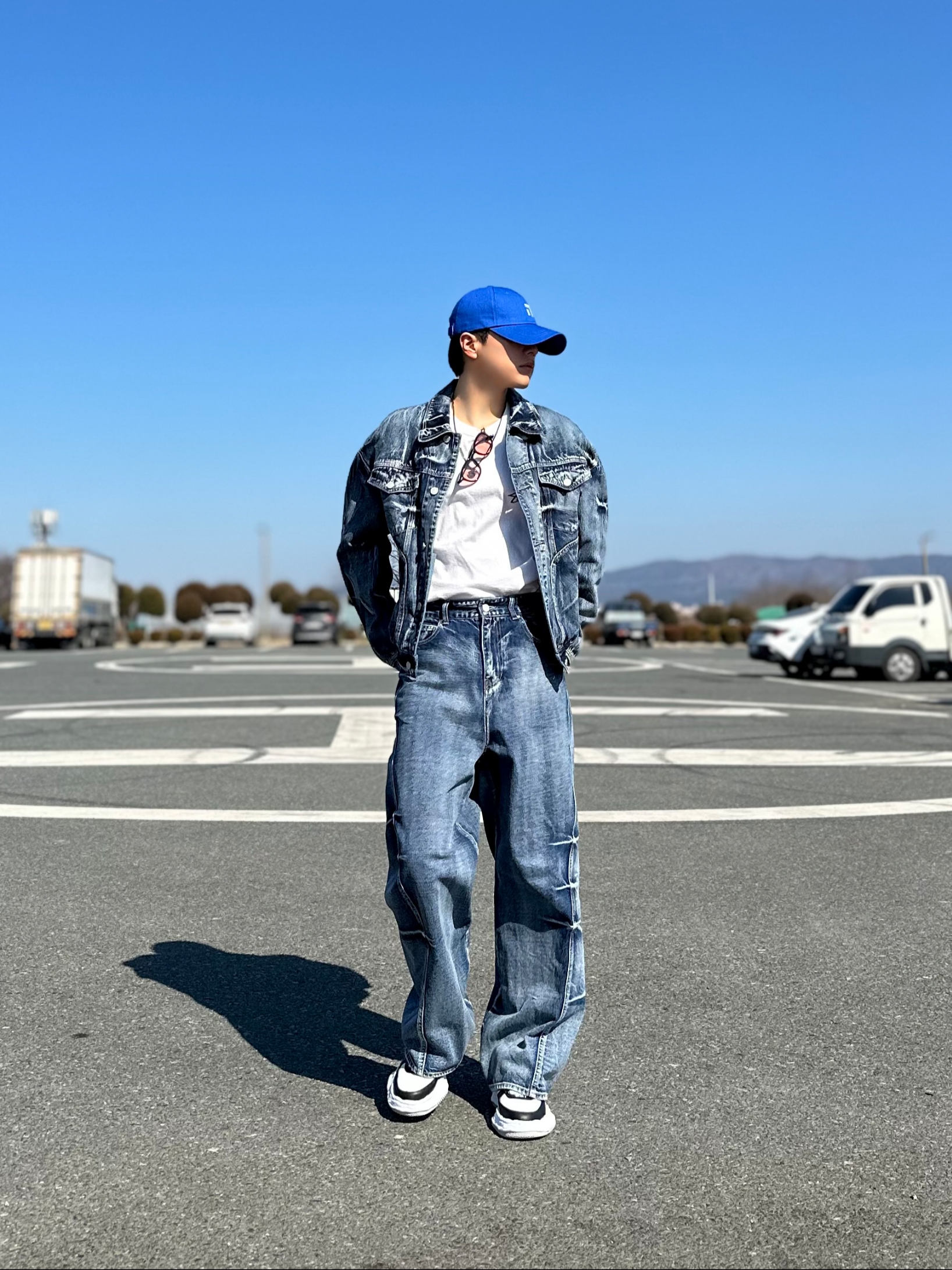Maison Mihara Yasuhiro Wayne OG Sole Leather Low-top Sneakers Black White, Louis Vuitton Monogram Chain Bracelet Silver 착용 스타일 - 2