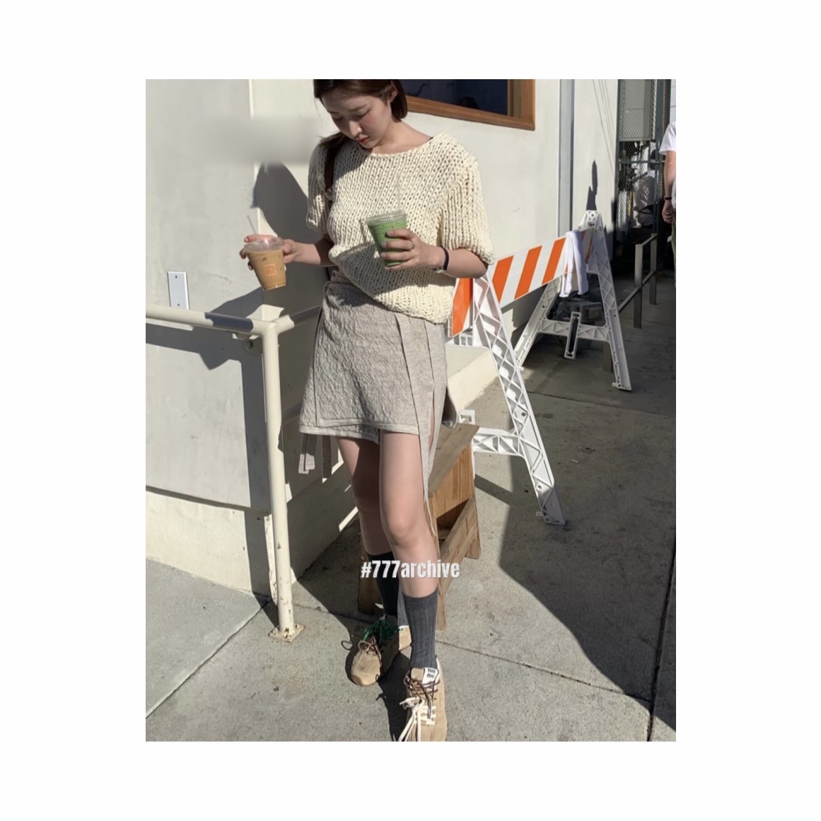 (W) New Balance x Miu Miu 530 Suede Mesh Sneakers Ecru 착용 스타일 - 1