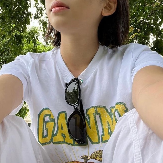 (W) Ganni Relaxed Peach T-Shirt Bright White, Gentle Monster Rococo 01 Black 착용 스타일 - 1